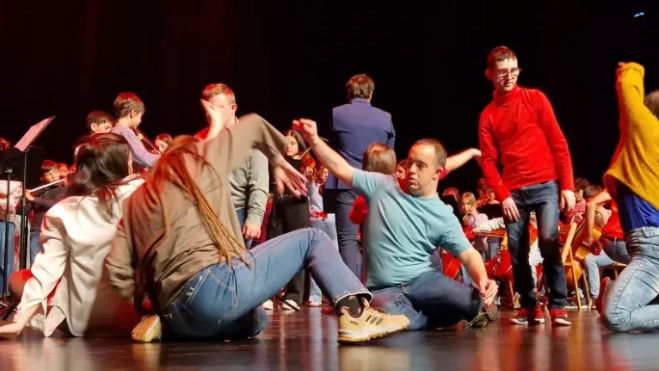 Danza inclusiva en el Cosmos Festival 2025