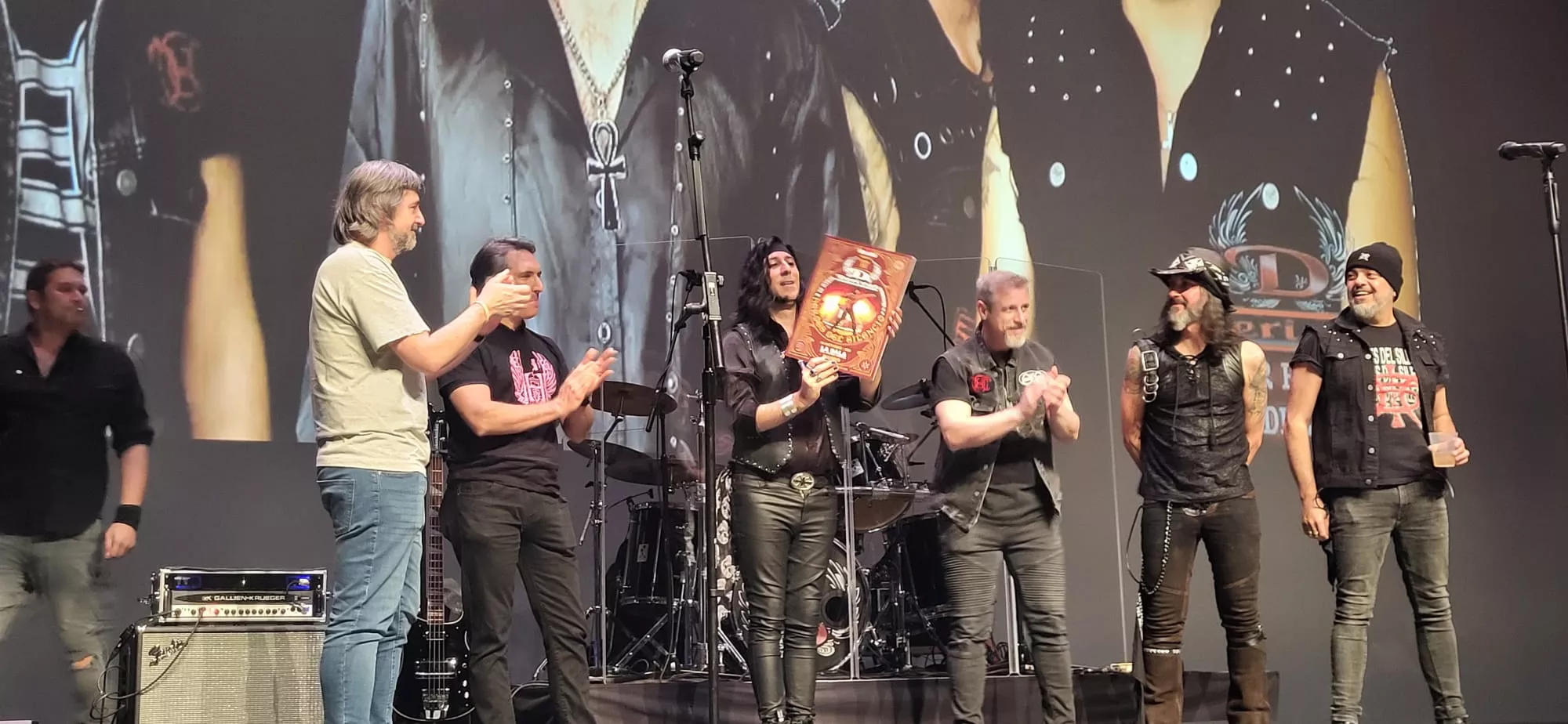 Miembros de la Banda Tributo Derivas, reconocidos en el Cosmos Festival. Foto Mercedes Manterola 