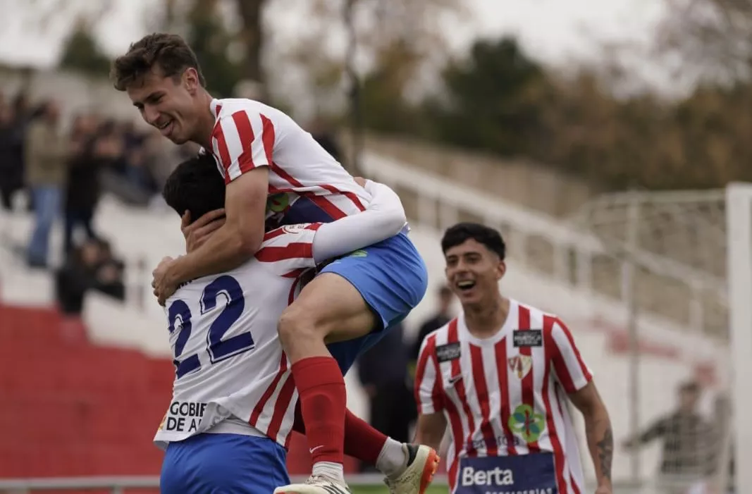 Los jugadores del Barbastro celebran uno de los goles ante la Real Sociedad C. Foto: @fotomaniafut