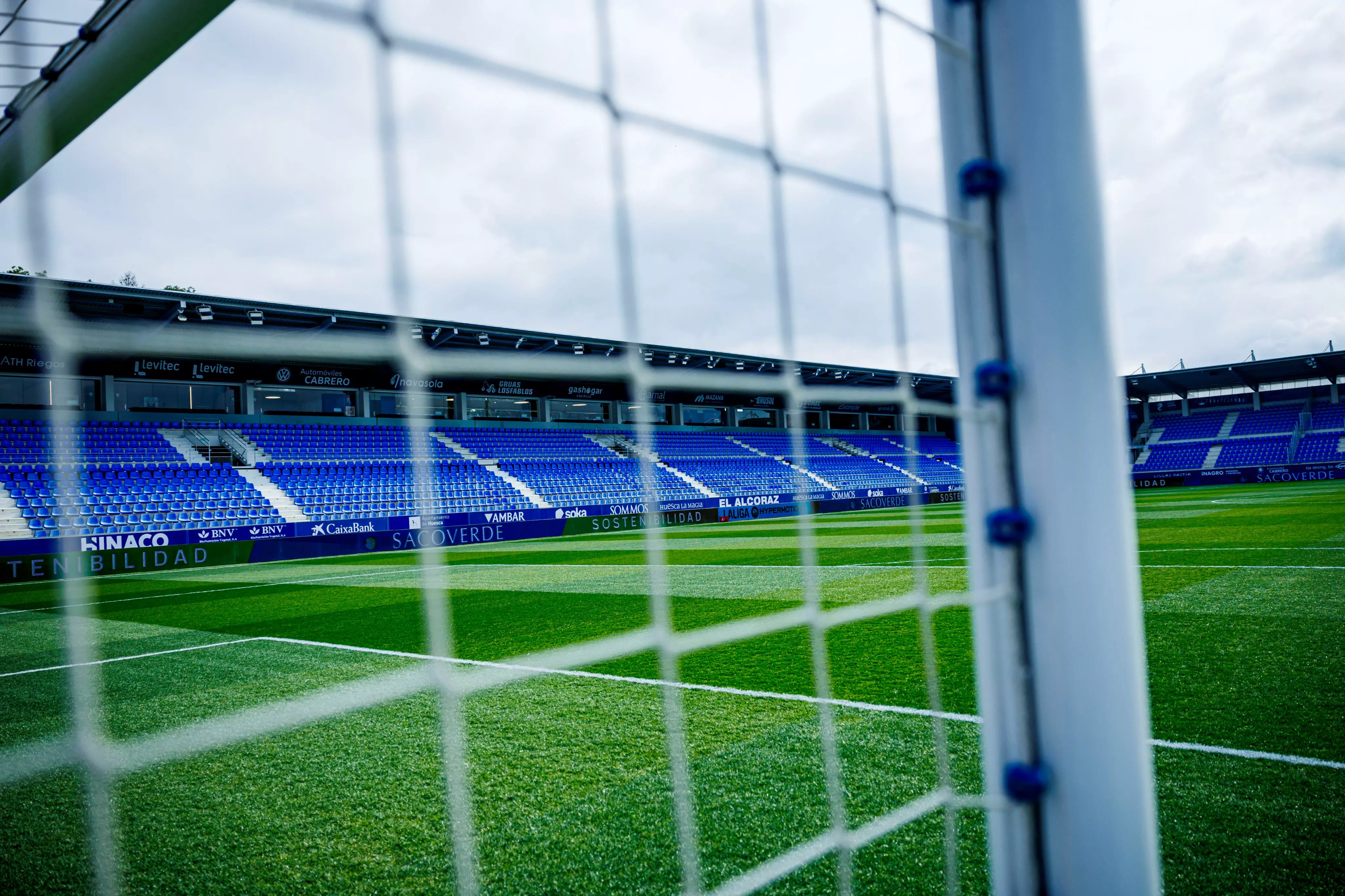 Estas son las alineaciones del SD Huesca-Levante UD: sin Soko, Hidalgo refuerza el centro del campo