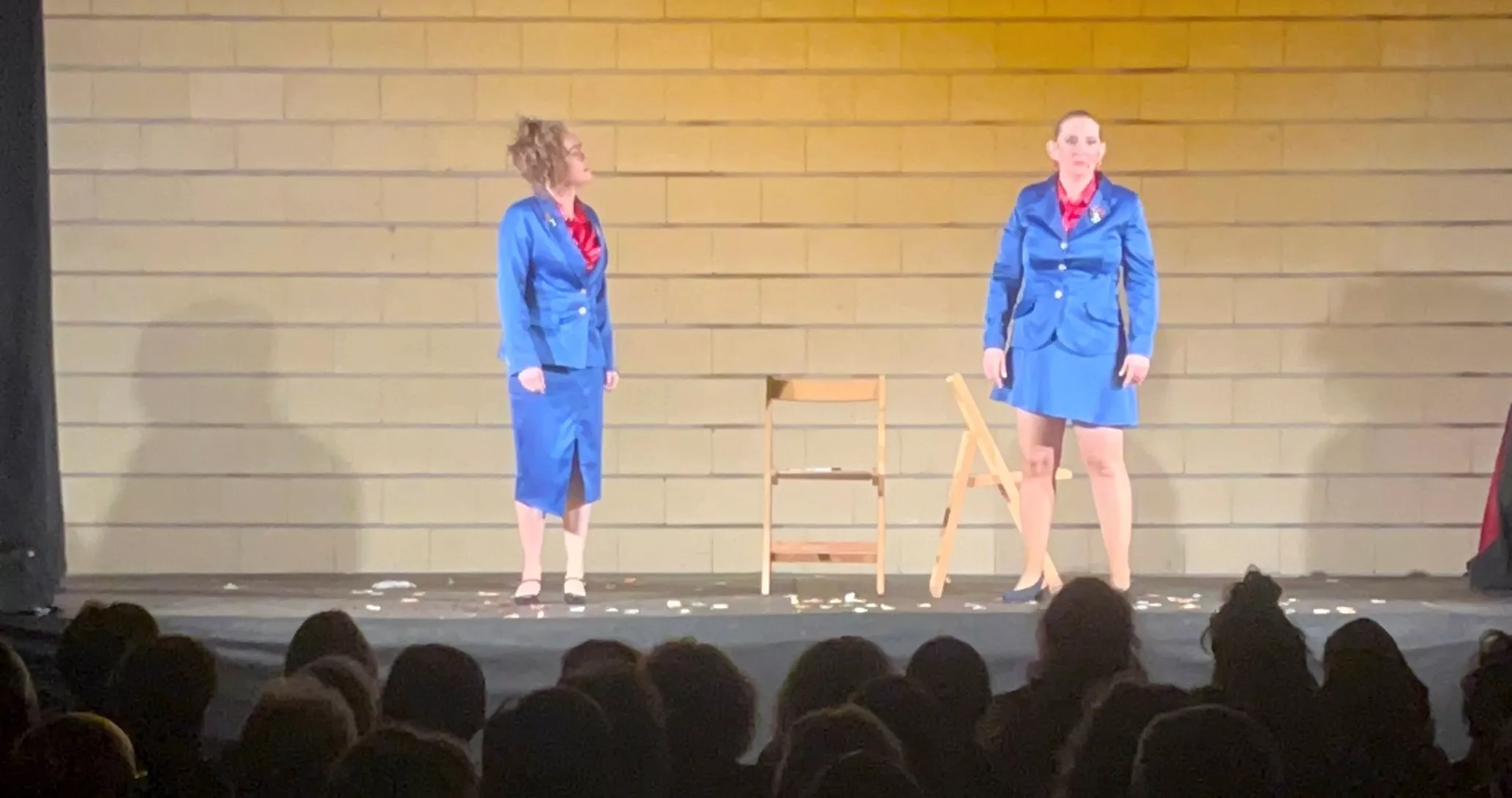 Las Couchers enganchan al público de Yéqueda a golpe de carcajada.