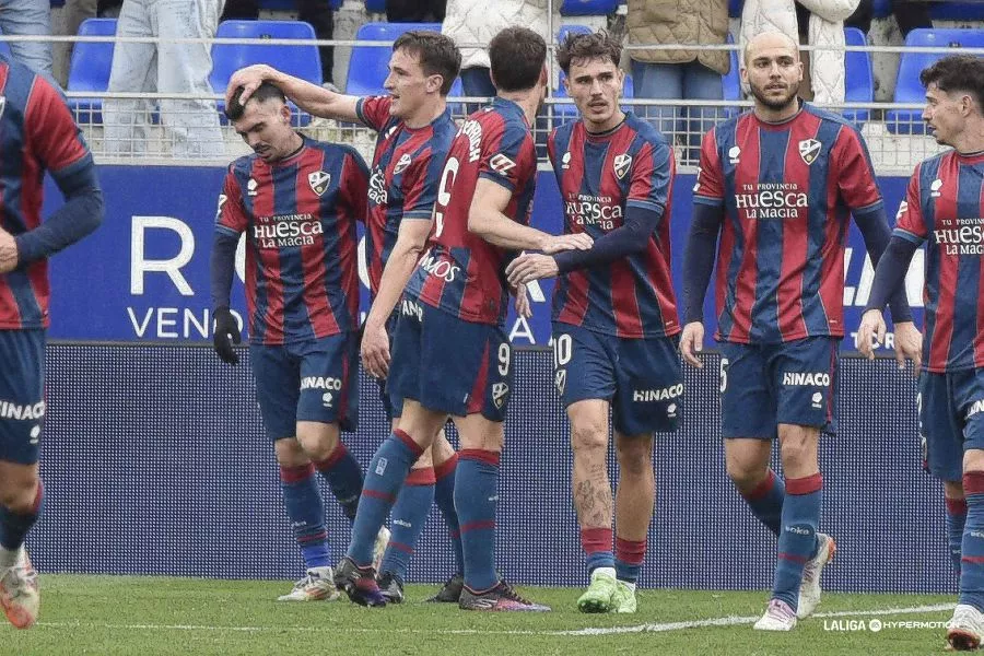 Celebración del gol de Joaquín. El Levante silencia a un gran Huesca en el añadido (1-2). Foto; LaLiga