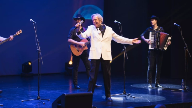 Santi Carulla, en el concierto de Puro Relajo en Huesca. Foto Amaia San Martín Chaler