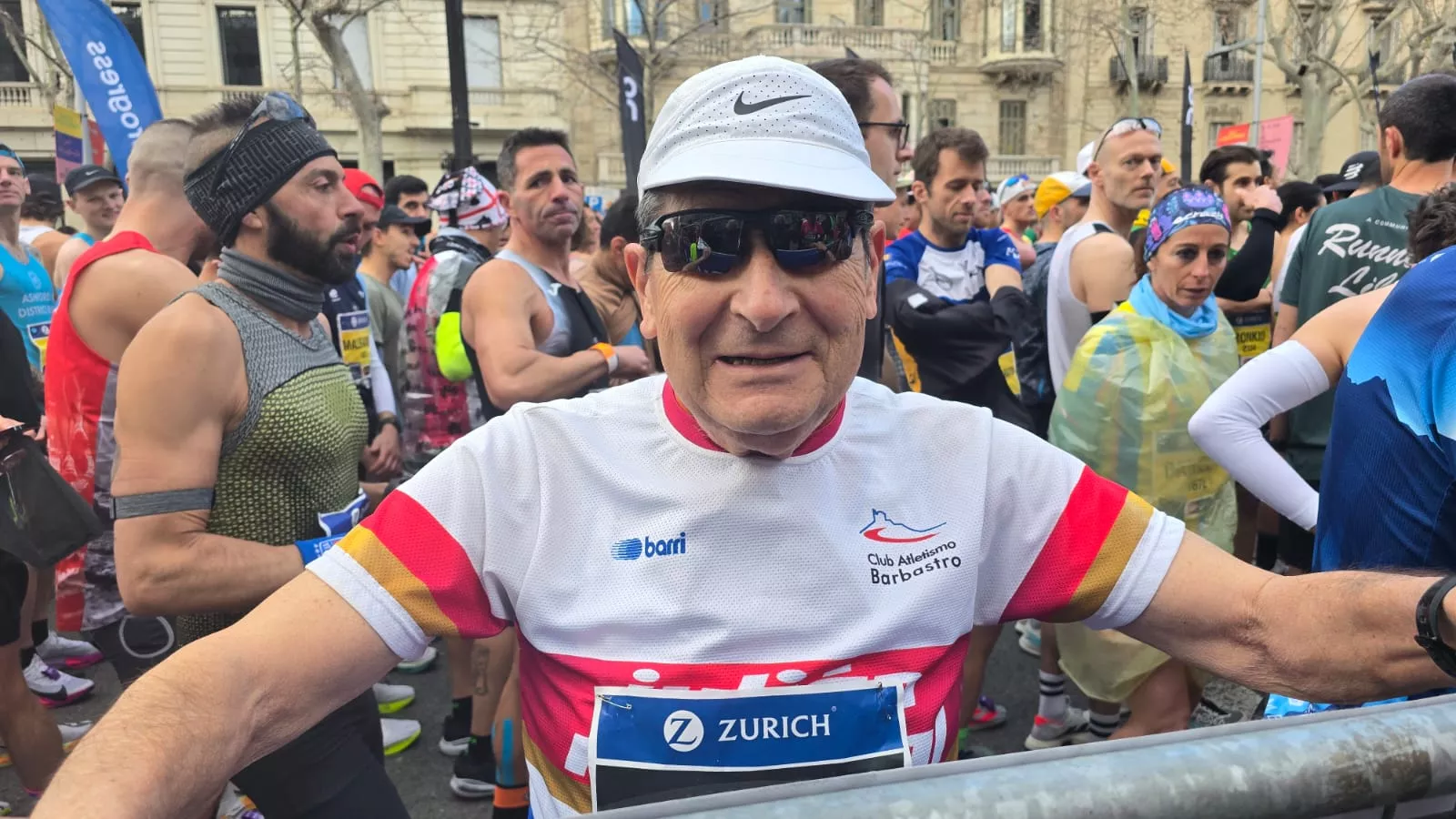 Josep María Cheliz, atleta del Club Atletismo Barbastro en el Maratón de Barcelona.