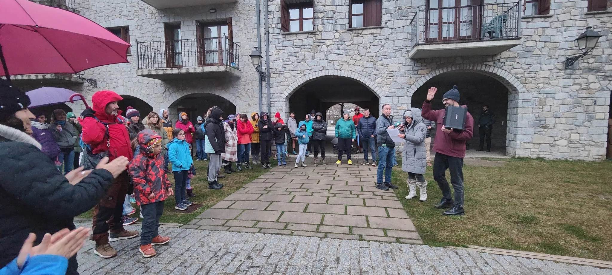 Movilización de las amypas públicas del CRA Alta Ribagorza y del IES Castejón de Sos.