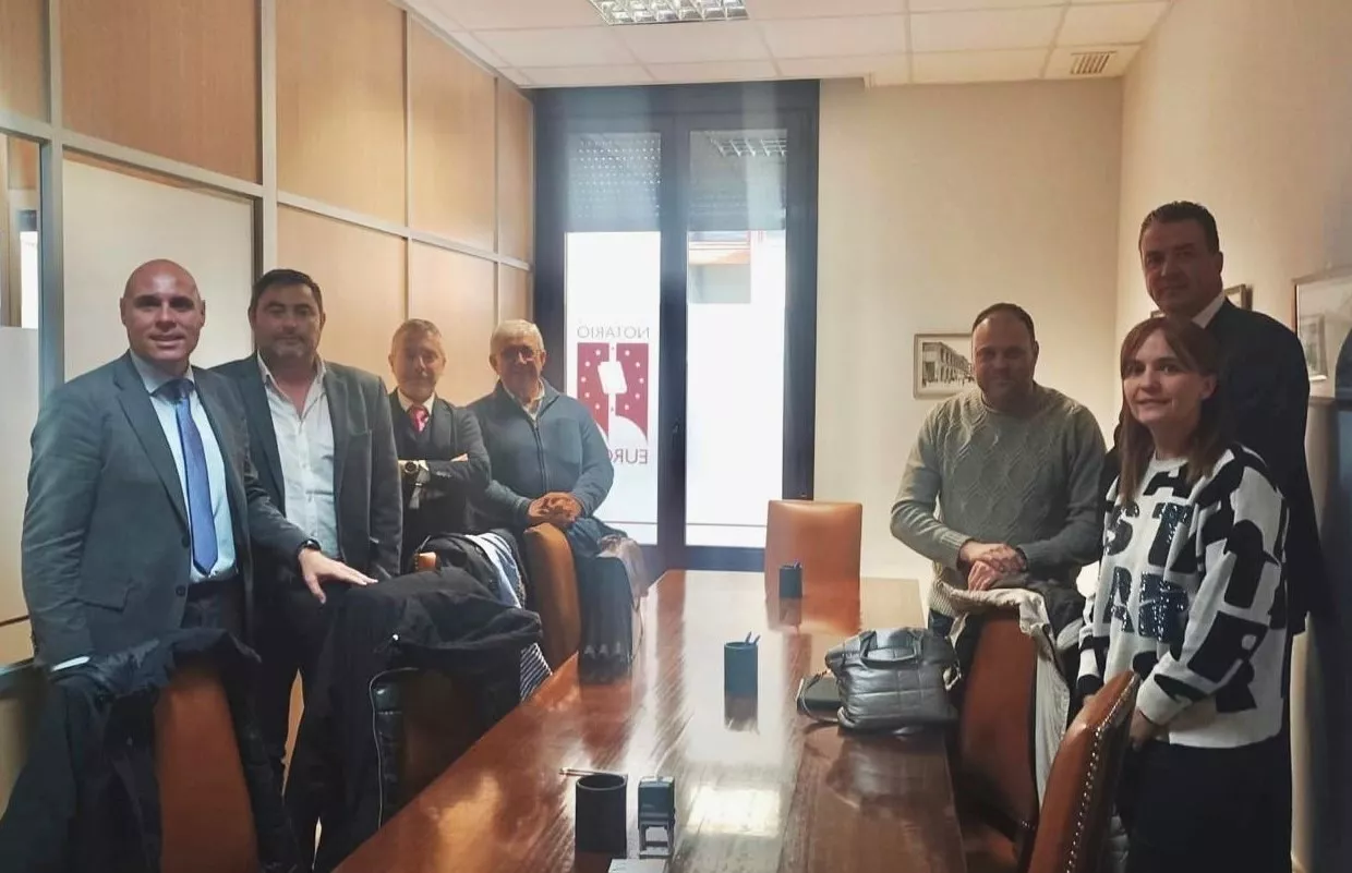 Firma del préstamo a la Comunidad de Regantes de Santa Ana.