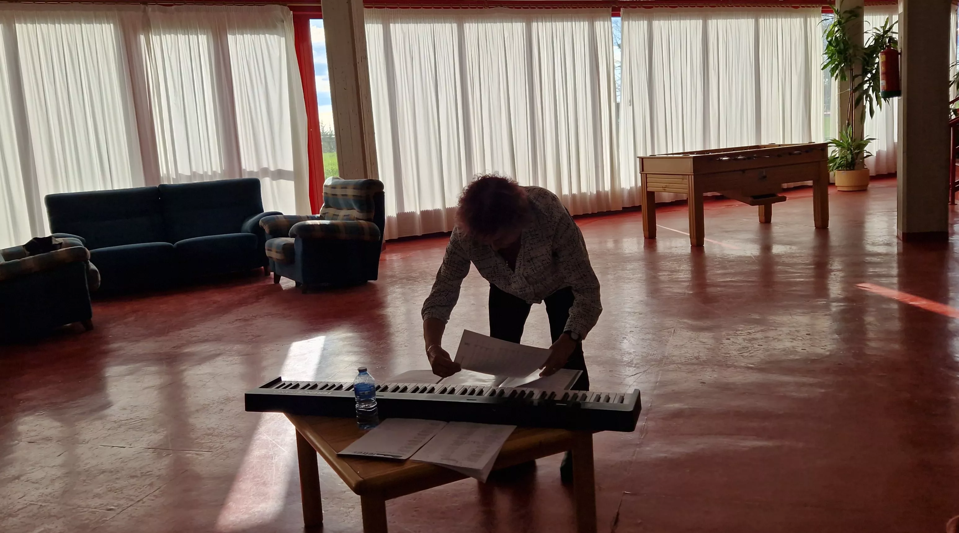 El Coro de la Universidad Ciudadana en la Residencia Ciudad de Huesca. Foto Myriam Martínez