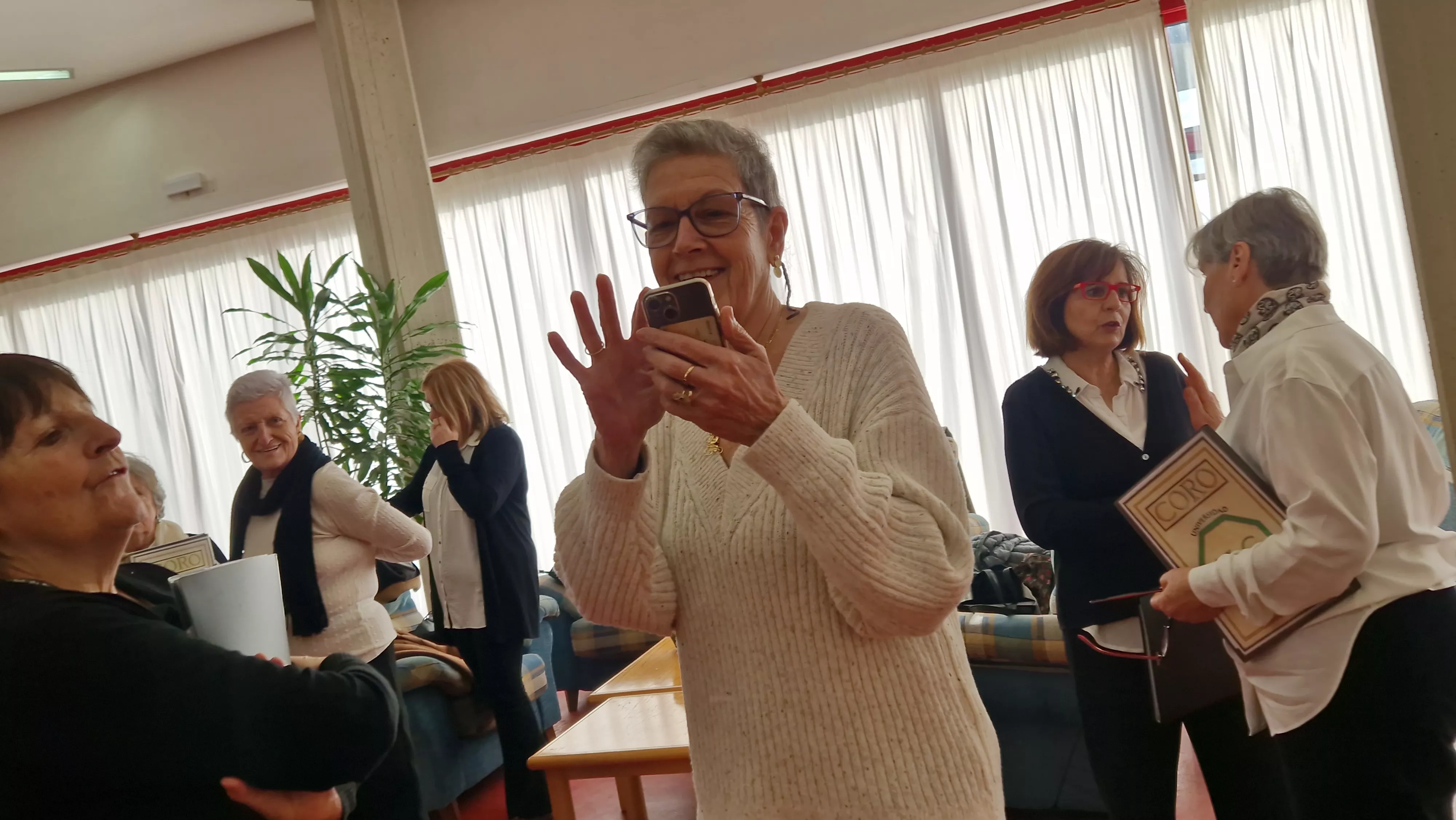 El Coro de la Universidad Ciudadana en la Residencia Ciudad de Huesca. Foto Myriam Martínez