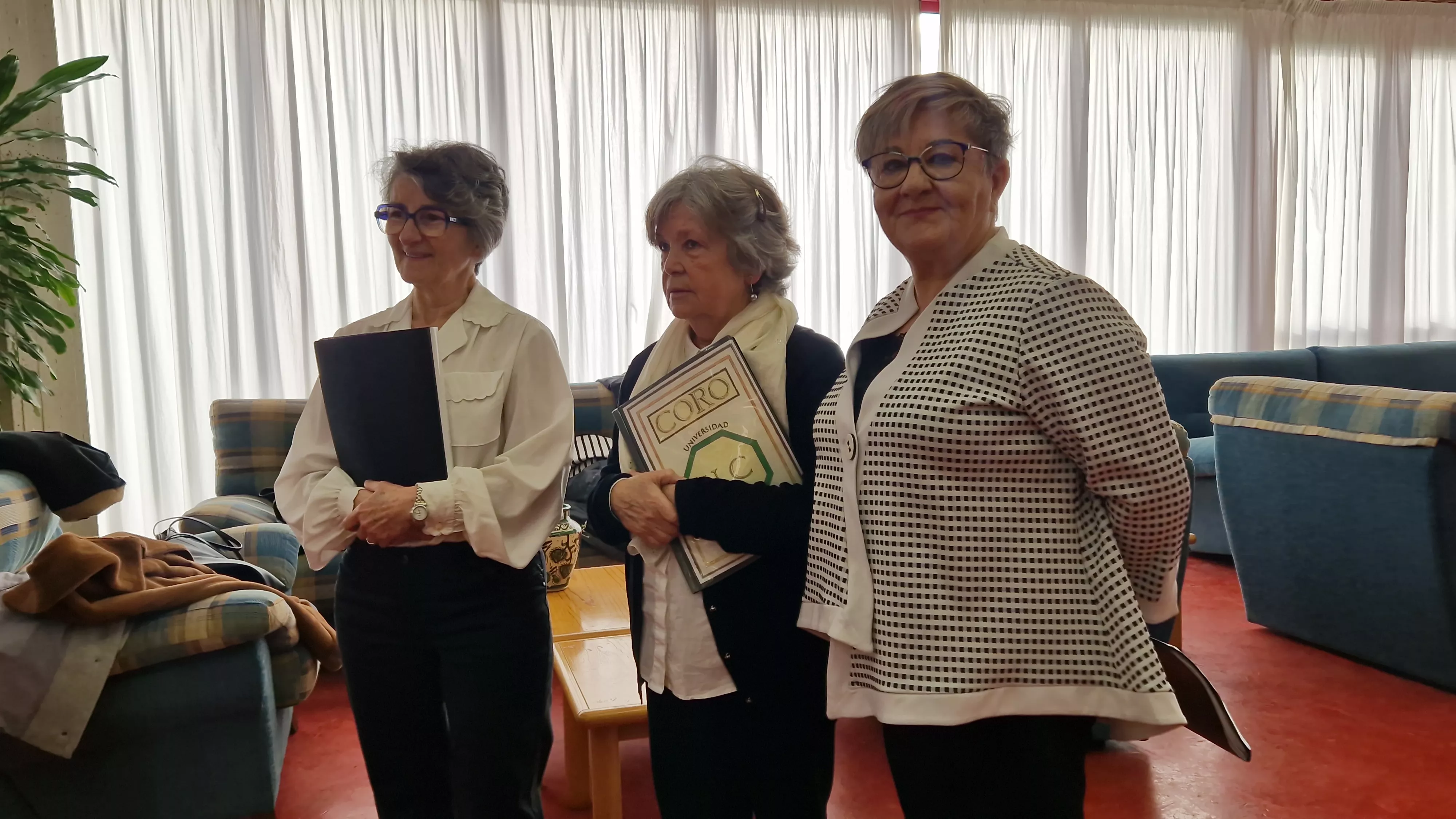 El Coro de la Universidad Ciudadana en la Residencia Ciudad de Huesca. Foto Myriam Martínez