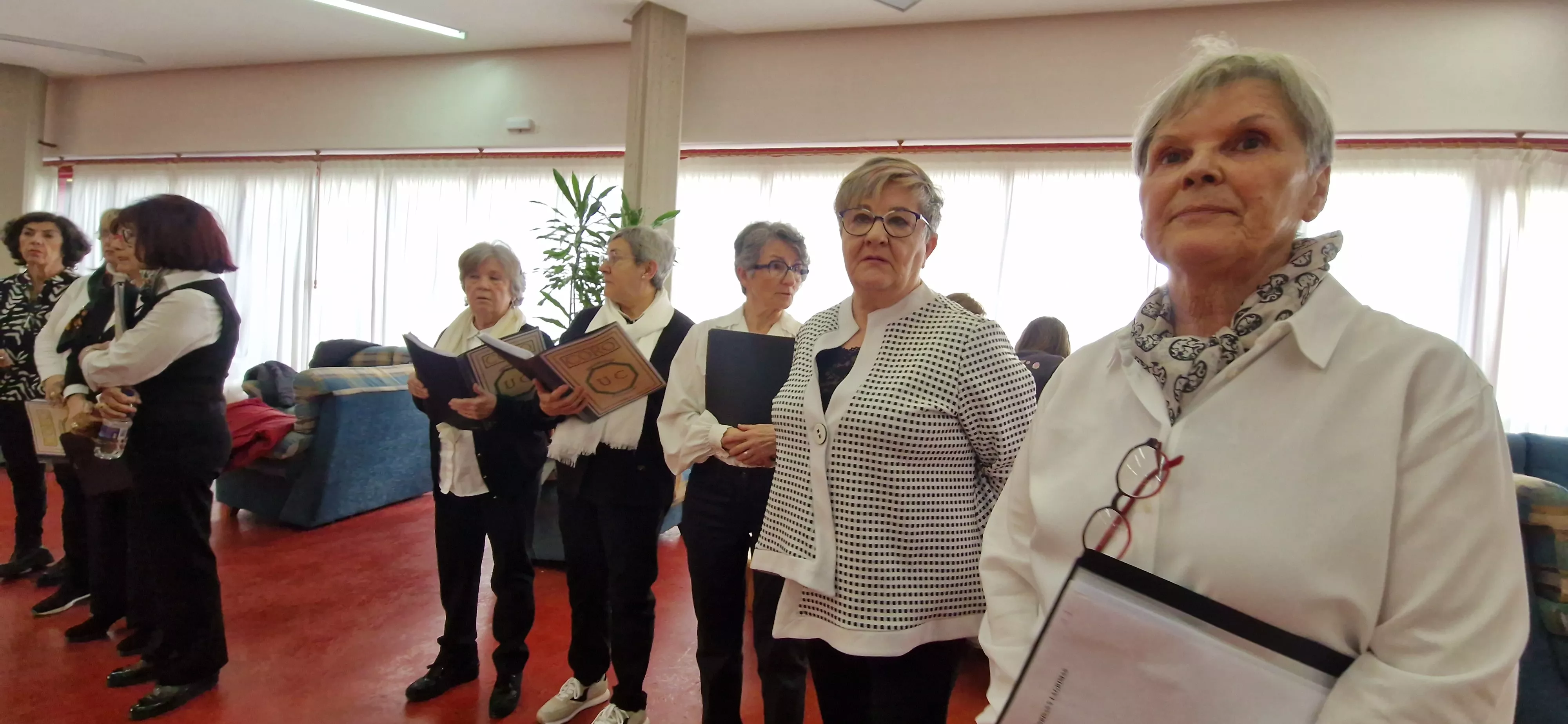 El Coro de la Universidad Ciudadana en la Residencia Ciudad de Huesca. Foto Myriam Martínez