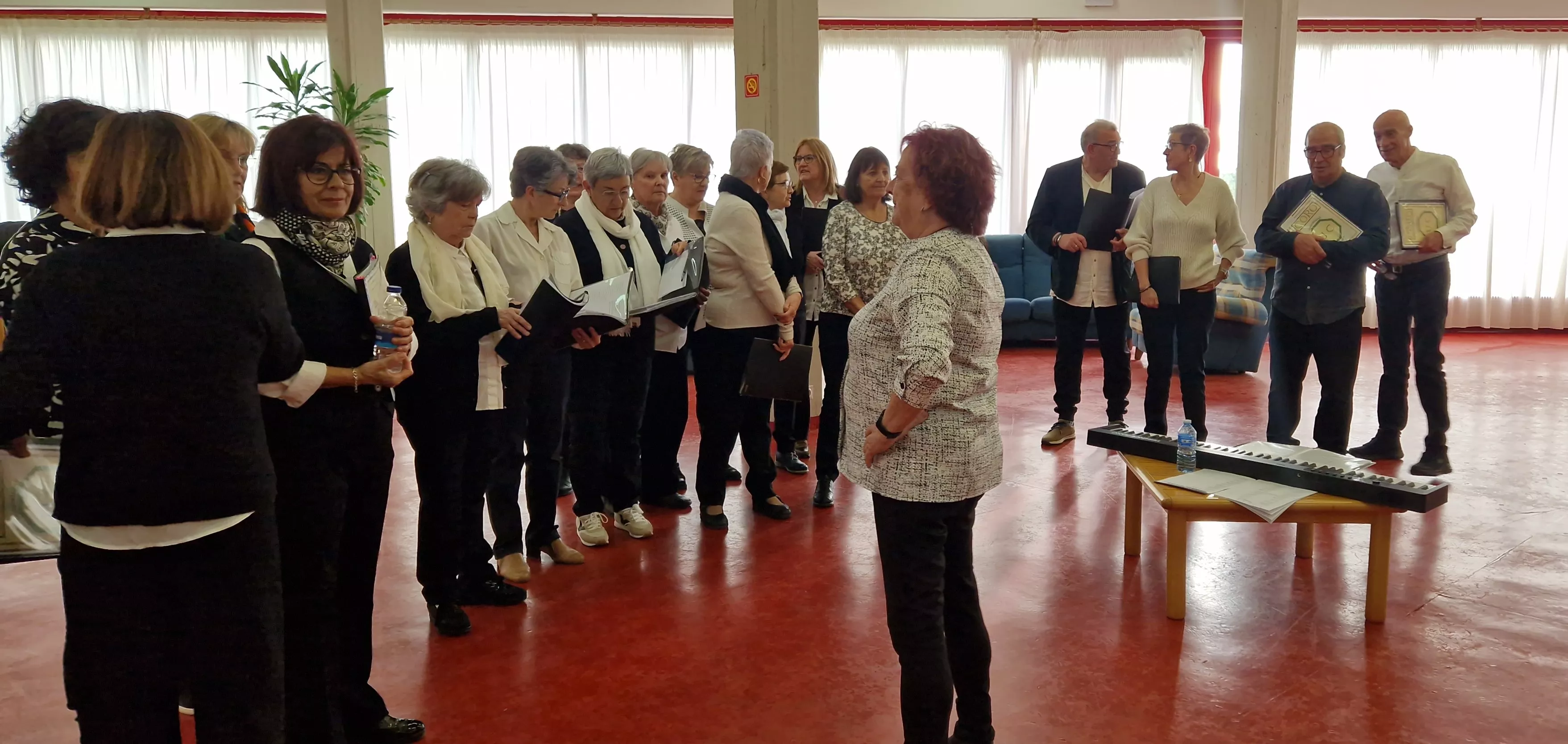 El Coro de la Universidad Ciudadana en la Residencia Ciudad de Huesca. Foto Myriam Martínez