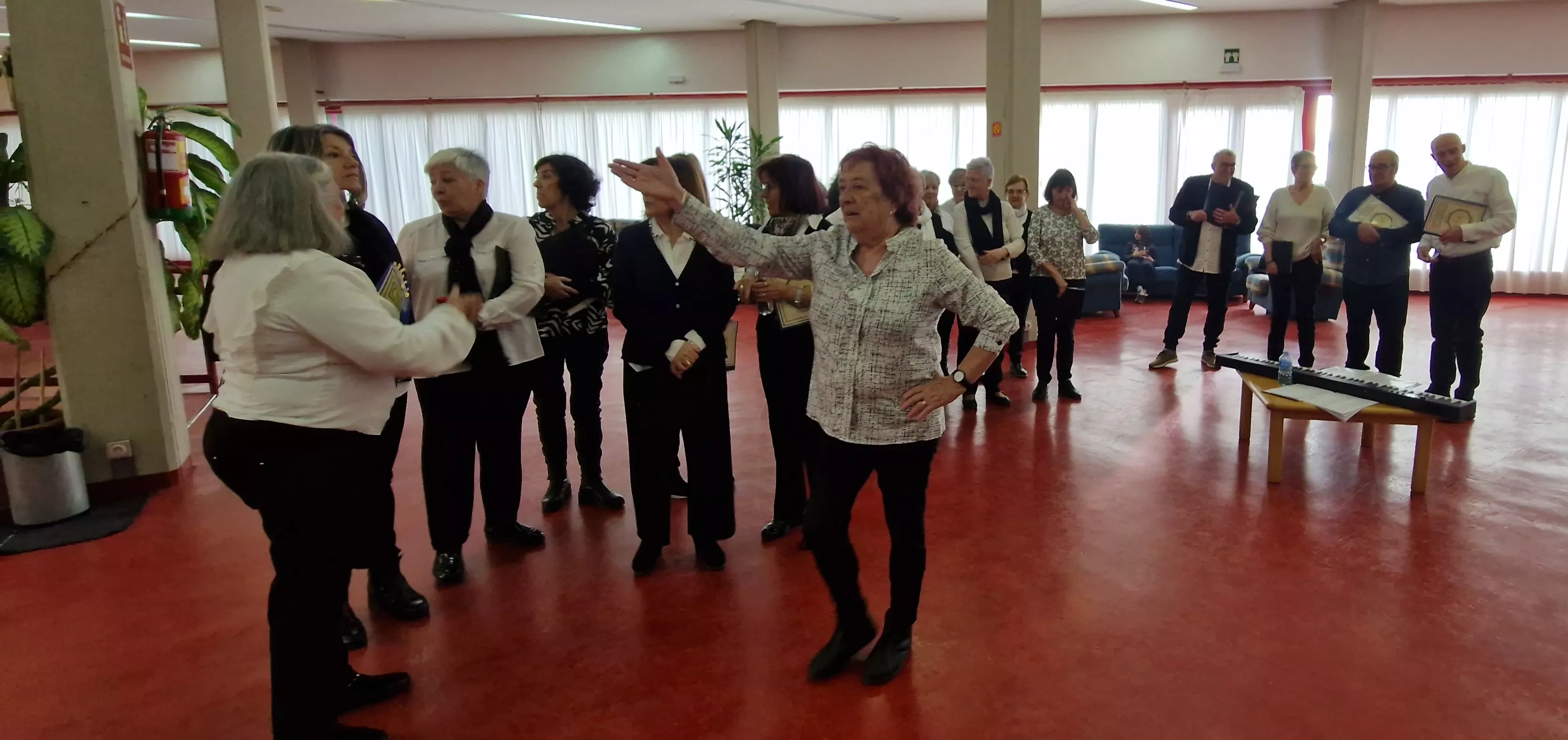 El Coro de la Universidad Ciudadana en la Residencia Ciudad de Huesca. Foto Myriam Martínez