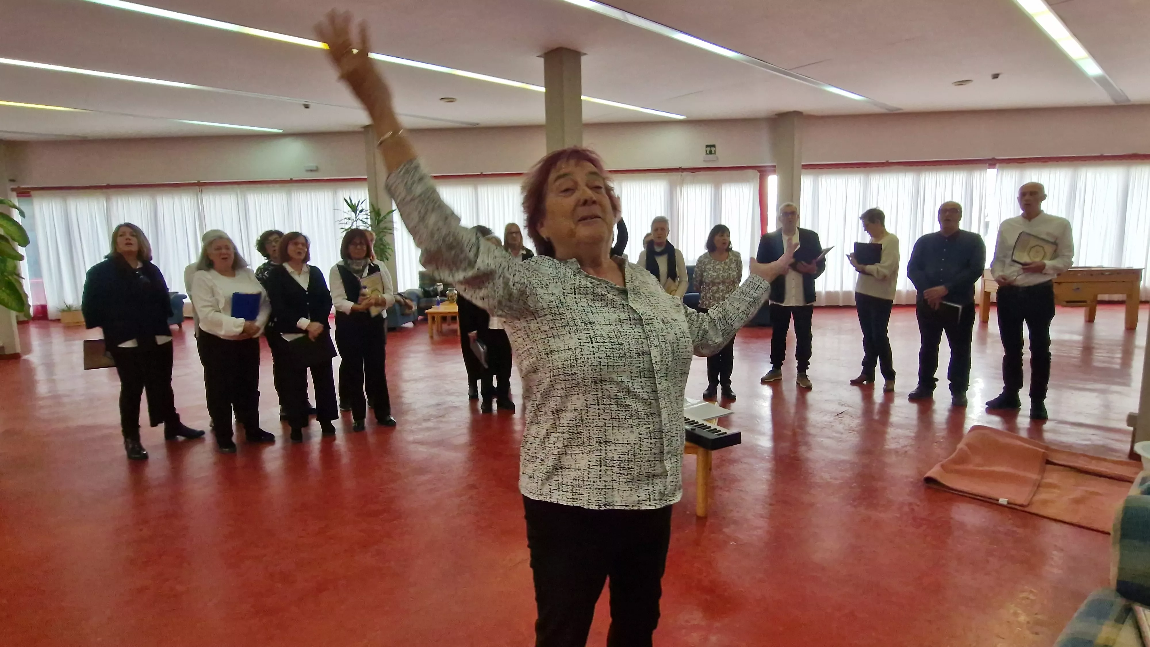 El Coro de la Universidad Ciudadana en la Residencia Ciudad de Huesca. Foto Myriam Martínez