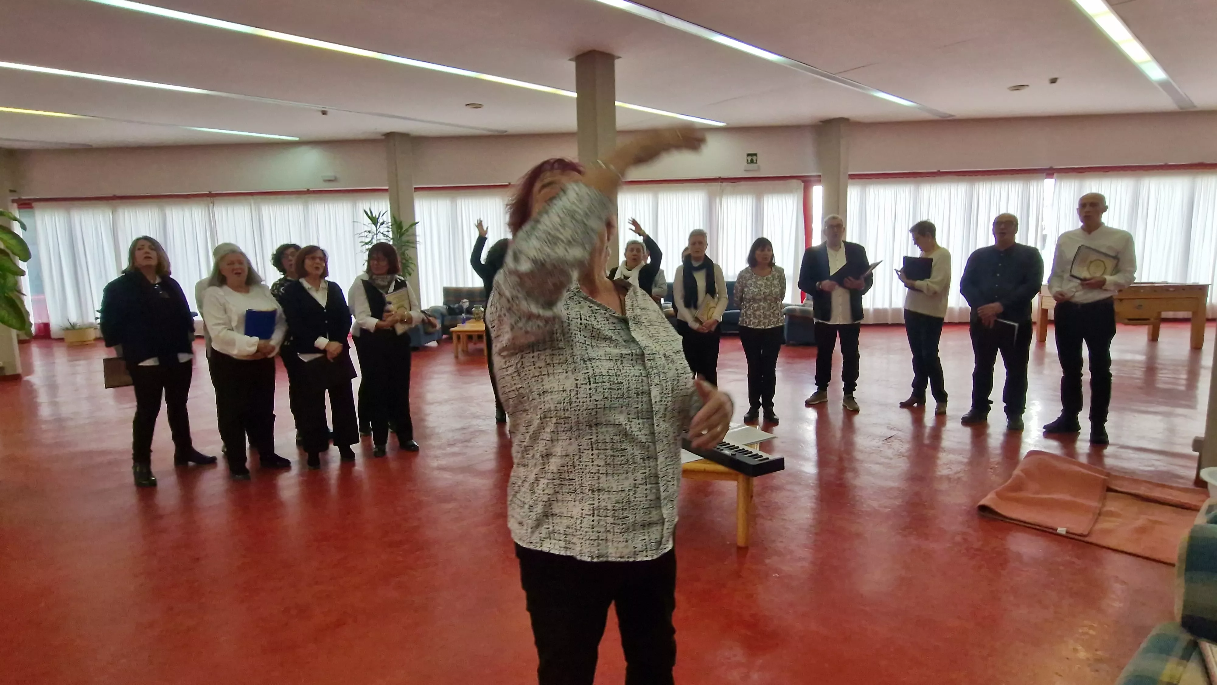 El Coro de la Universidad Ciudadana en la Residencia Ciudad de Huesca. Foto Myriam Martínez