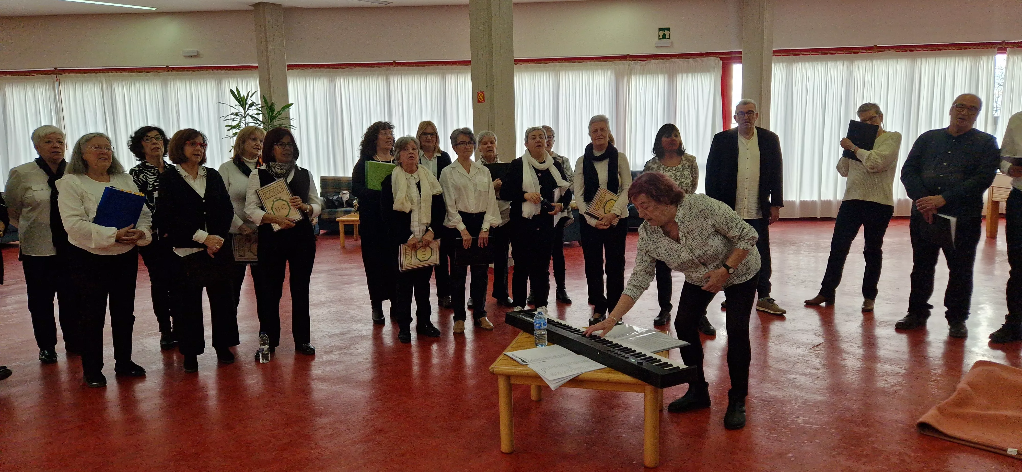 El Coro de la Universidad Ciudadana en la Residencia Ciudad de Huesca. Foto Myriam Martínez