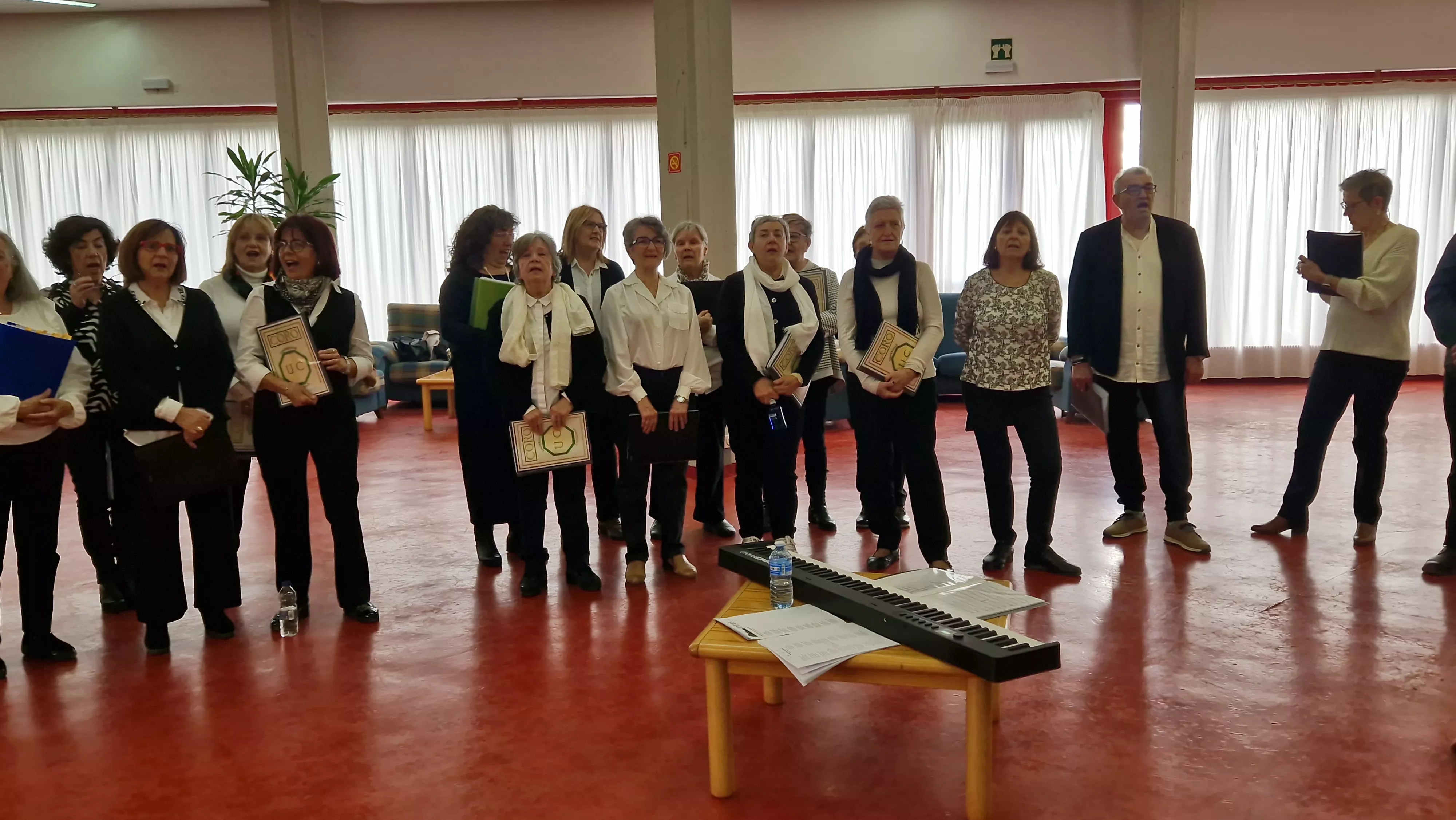 El Coro de la Universidad Ciudadana en la Residencia Ciudad de Huesca. Foto Myriam Martínez