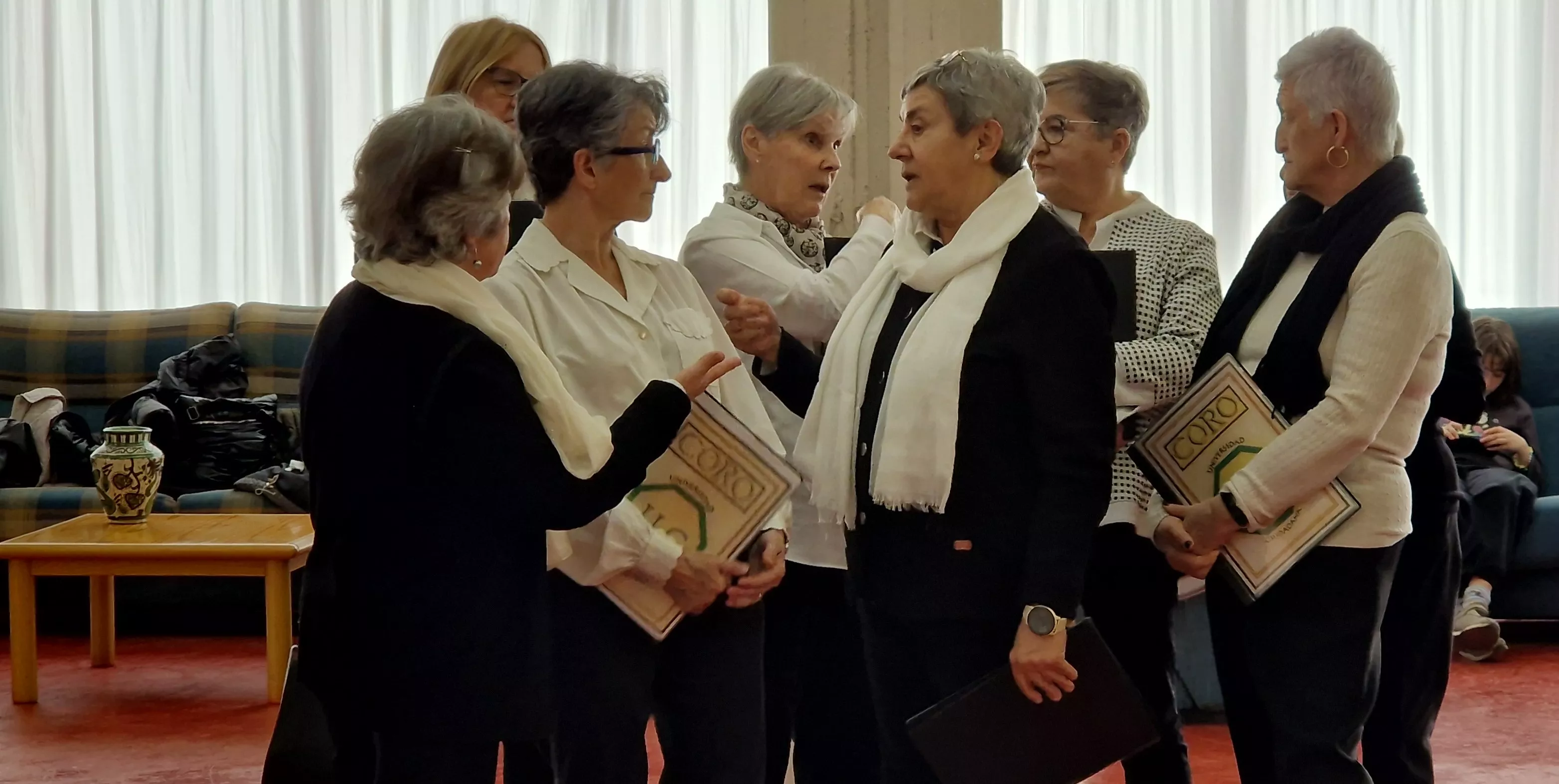 El Coro de la Universidad Ciudadana en la Residencia Ciudad de Huesca. Foto Myriam Martínez