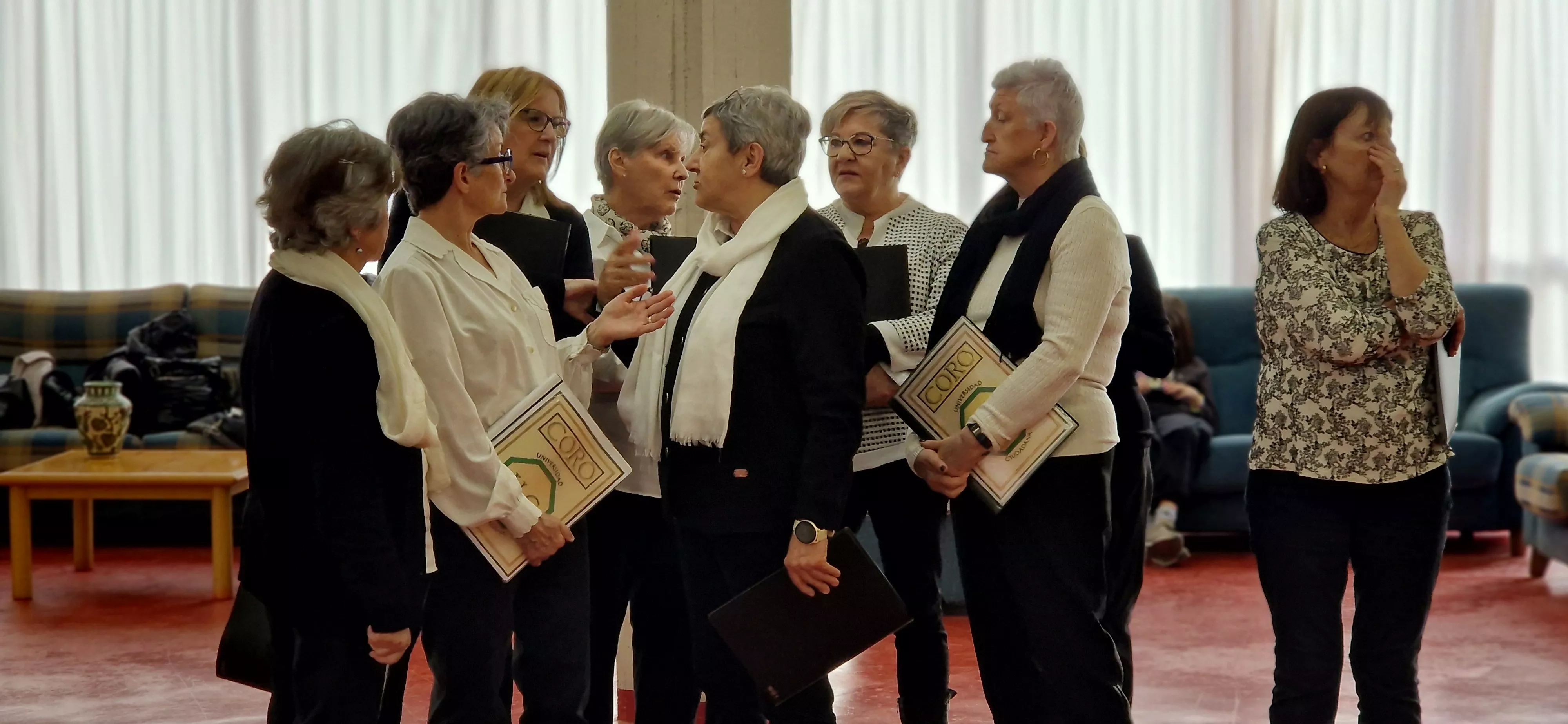 El Coro de la Universidad Ciudadana en la Residencia Ciudad de Huesca. Foto Myriam Martínez