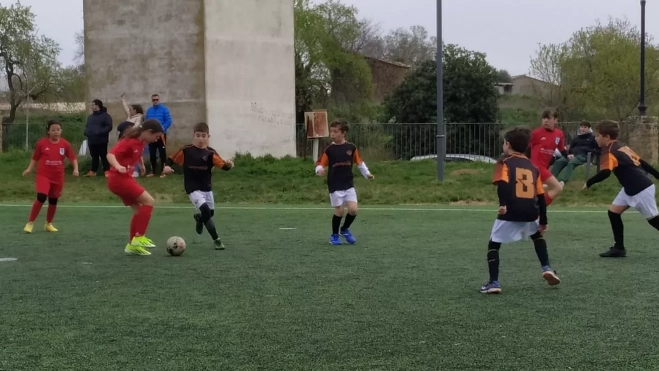 Partido femenino con Los Halcones. Partido femenino con Los Halcones.