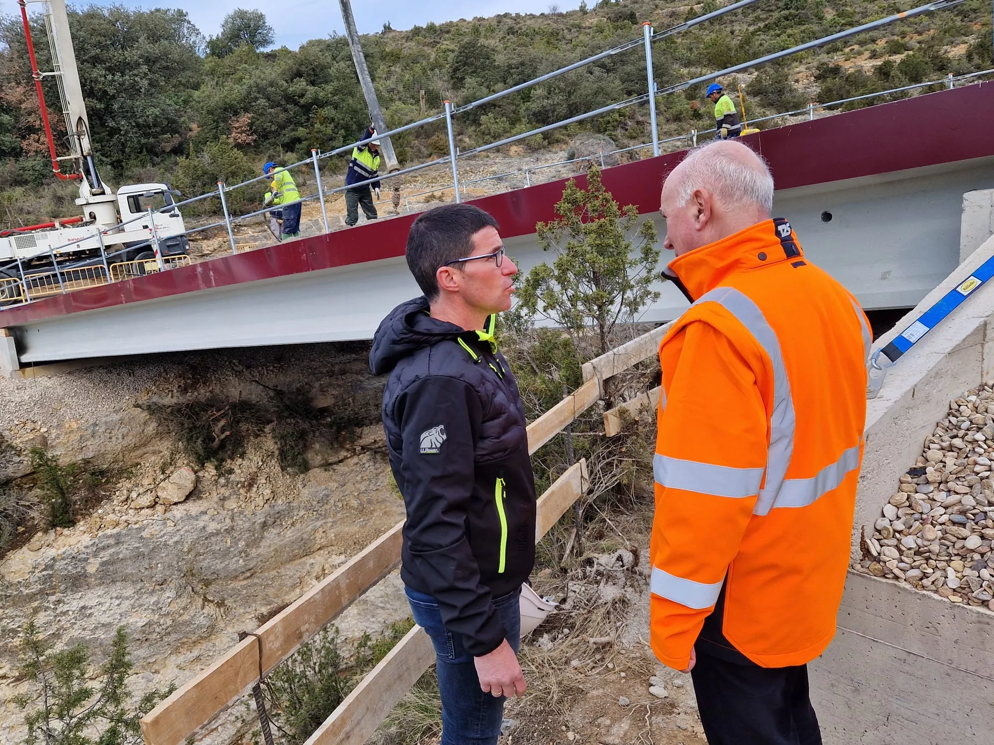 Miguel Ángel Arminio ha supervisado los trabajos del nuevo puente en la A-1227.
