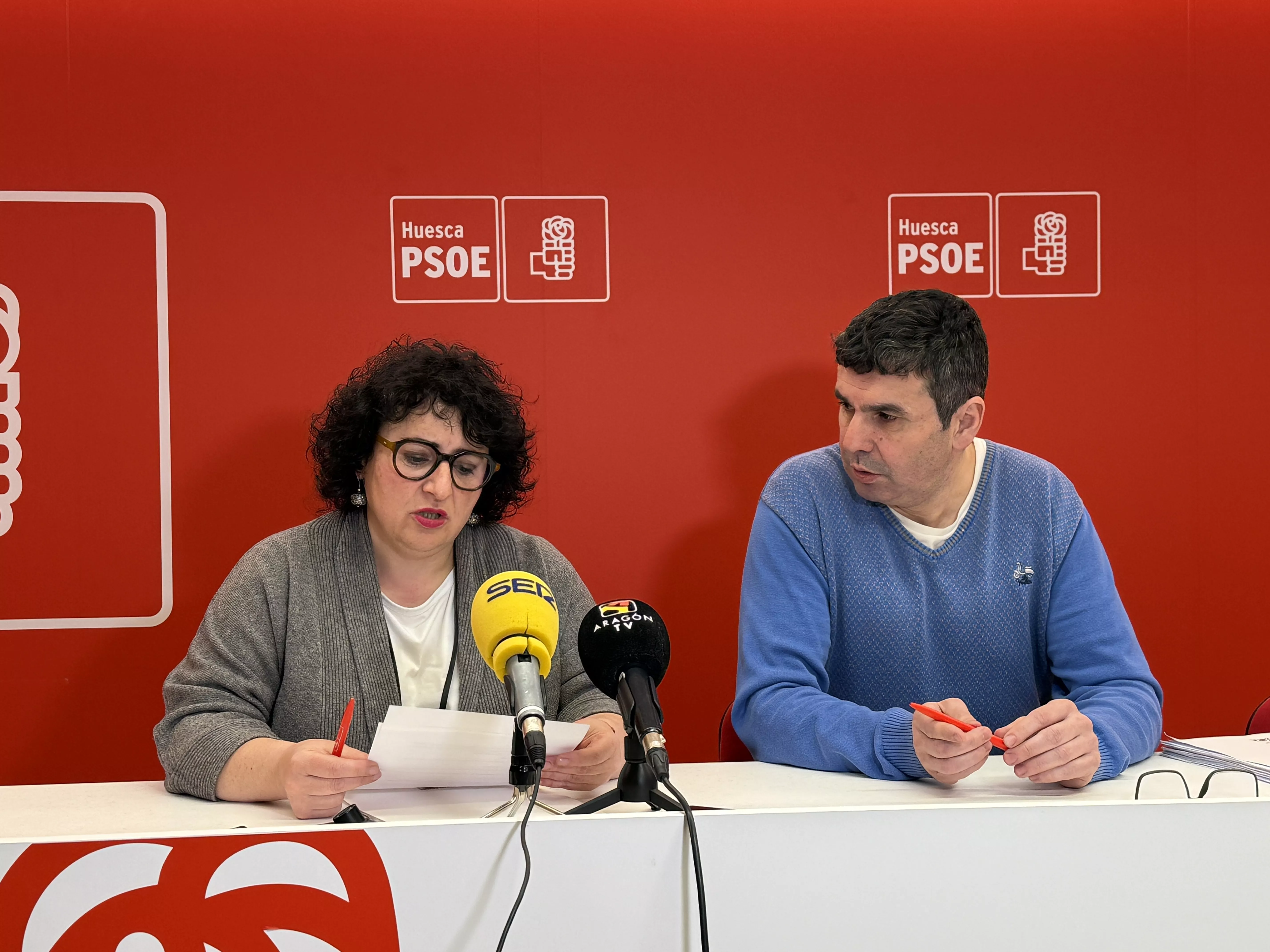 Gemma Betorz y Fernando Sánchez durante la rueda de prensa del PSOE,
