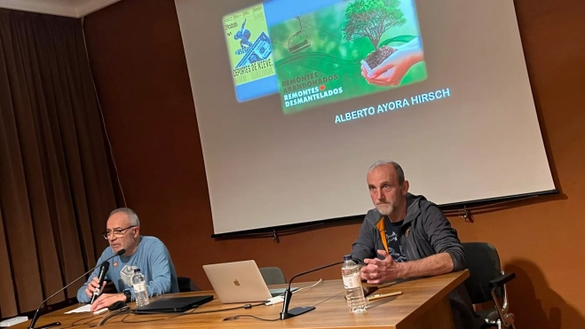 Alberto Buisán, de la Universidad Ciudadana, ha presentado a Alberto Ayora. Alberto Buisán, de la Universidad Ciudadana, ha presentado a Alberto Ayora.
