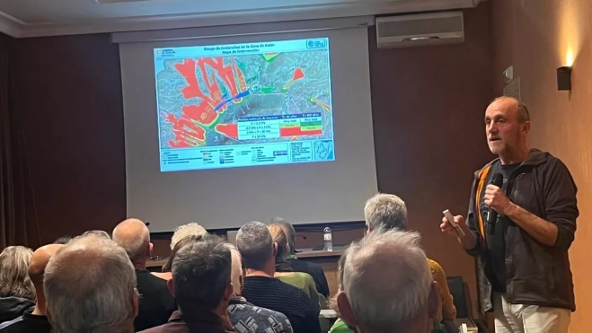 Alberto Ayora durante su intervención en la charla organizada por la Universidad Ciudadana. Alberto Ayora durante su intervención en la charla organizada por la Universidad Ciudadana.