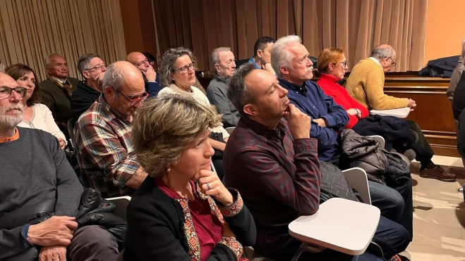 Público en la charla de Alberto Ayora. Público en la charla de Alberto Ayora.