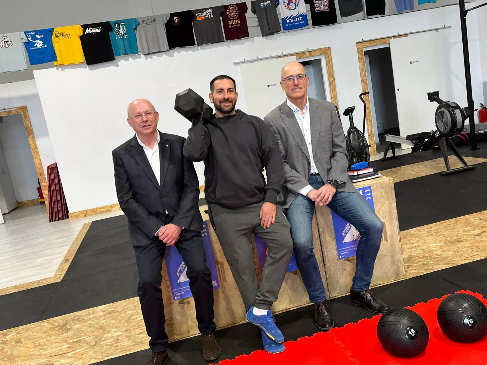 Leo Carranza, Diego Rábano y Rafael Laliena, este jueves en la presentación de la "Ciudad de Huesca Fitness Race". Foto: Adri Mora