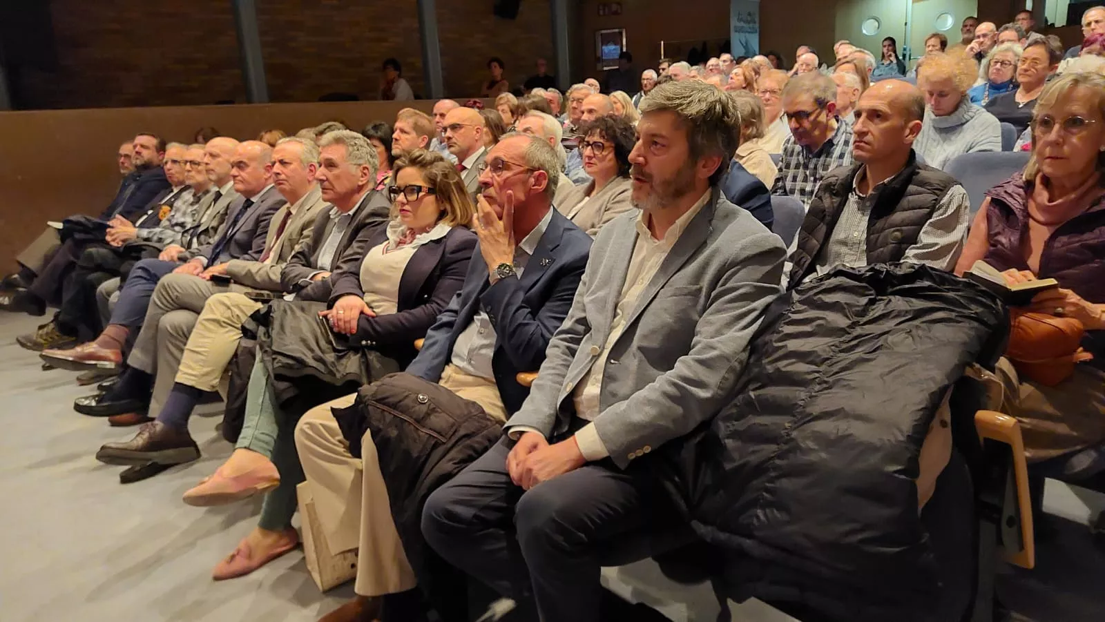 Conferencia del general Víctor Bados en Huesca