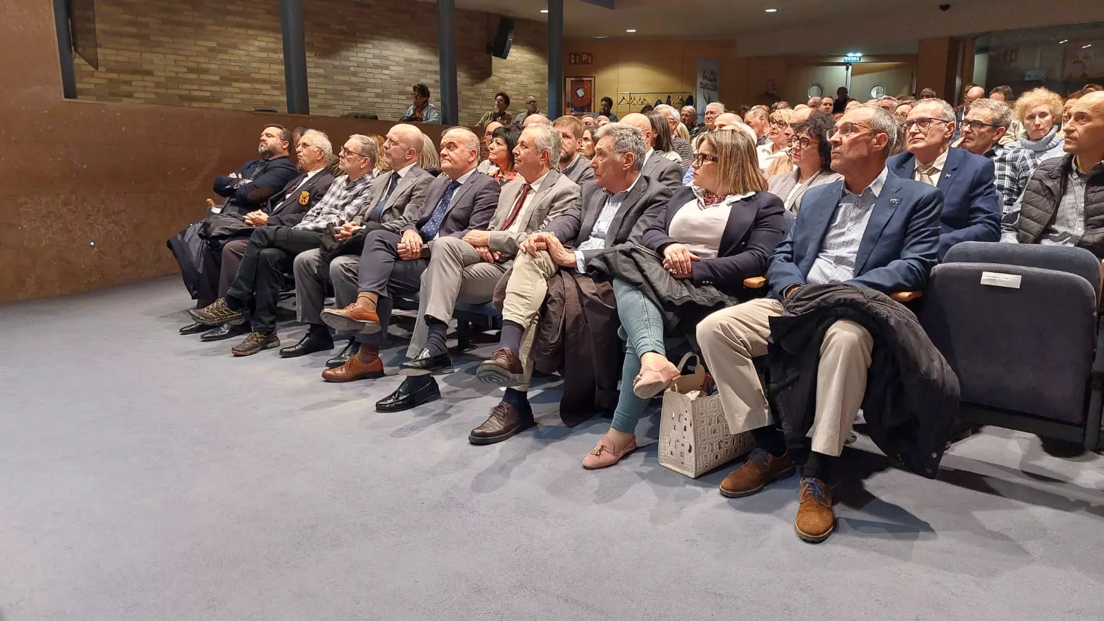 Conferencia del general Víctor Bados en Huesca