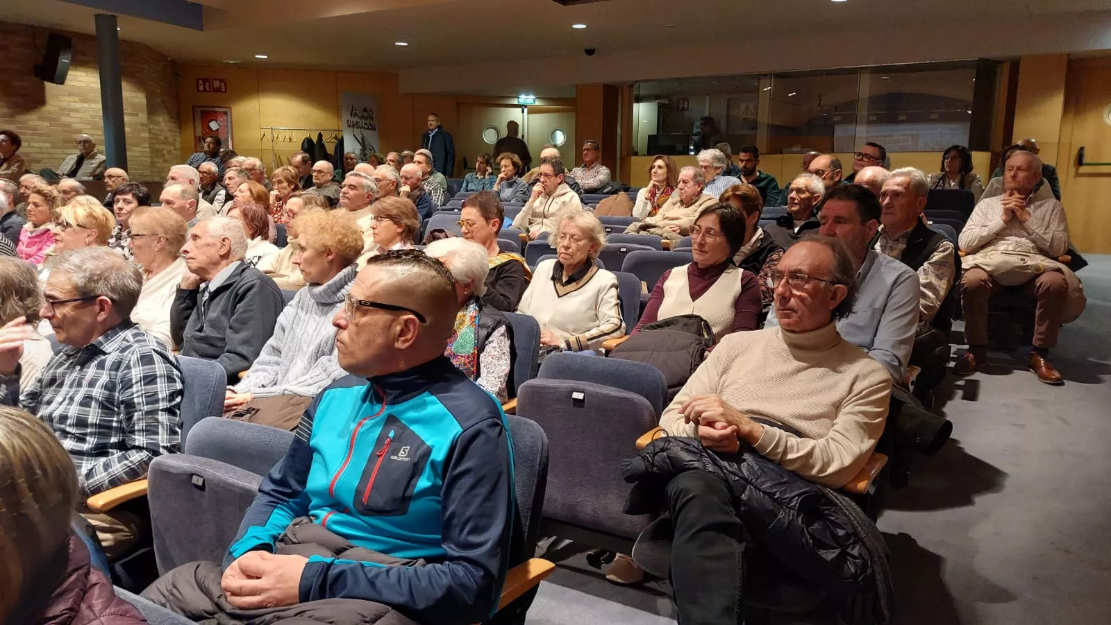Conferencia del general Víctor Bados en Huesca