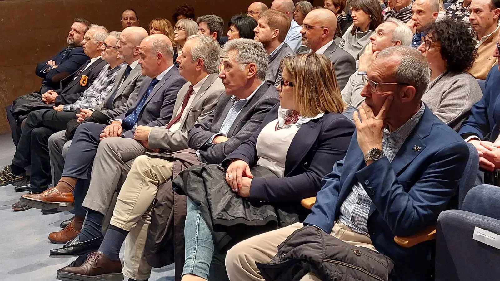 Conferencia del general Víctor Bados en Huesca