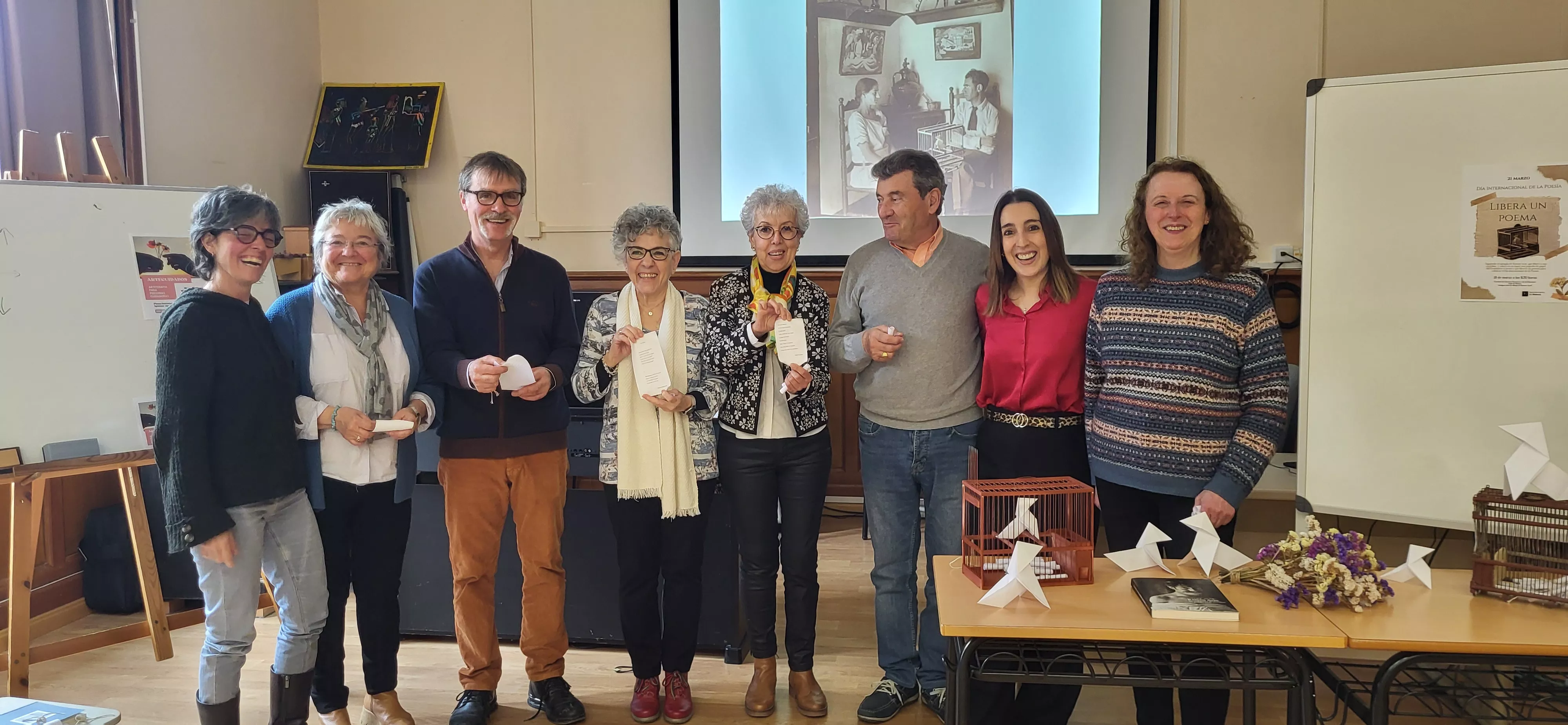 Participantes en la actividad de ARTEcuidados "Libera una poesía". Foto Mercedes Manterola