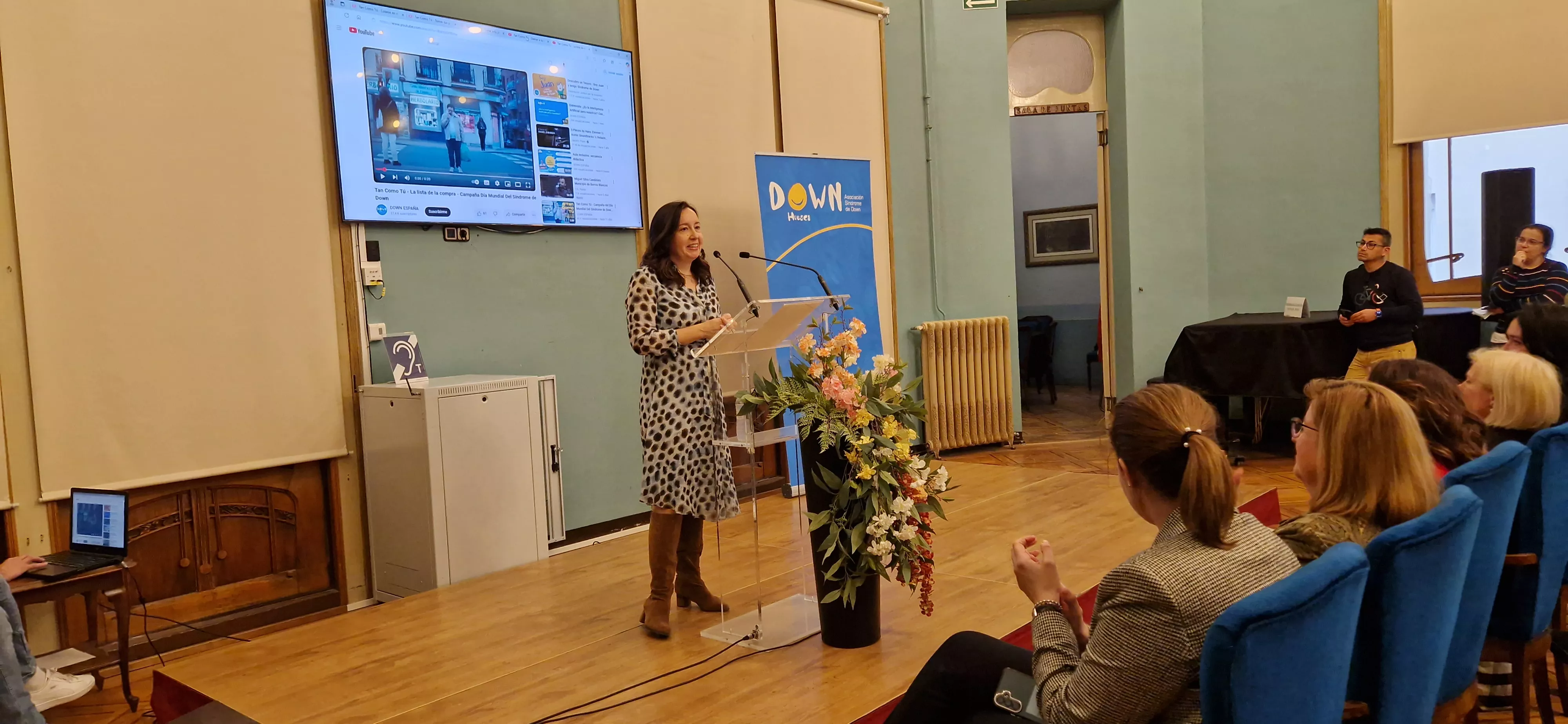 La periodista Margarita Gabarre ha presentado el acto. Foto Myriam Martínez