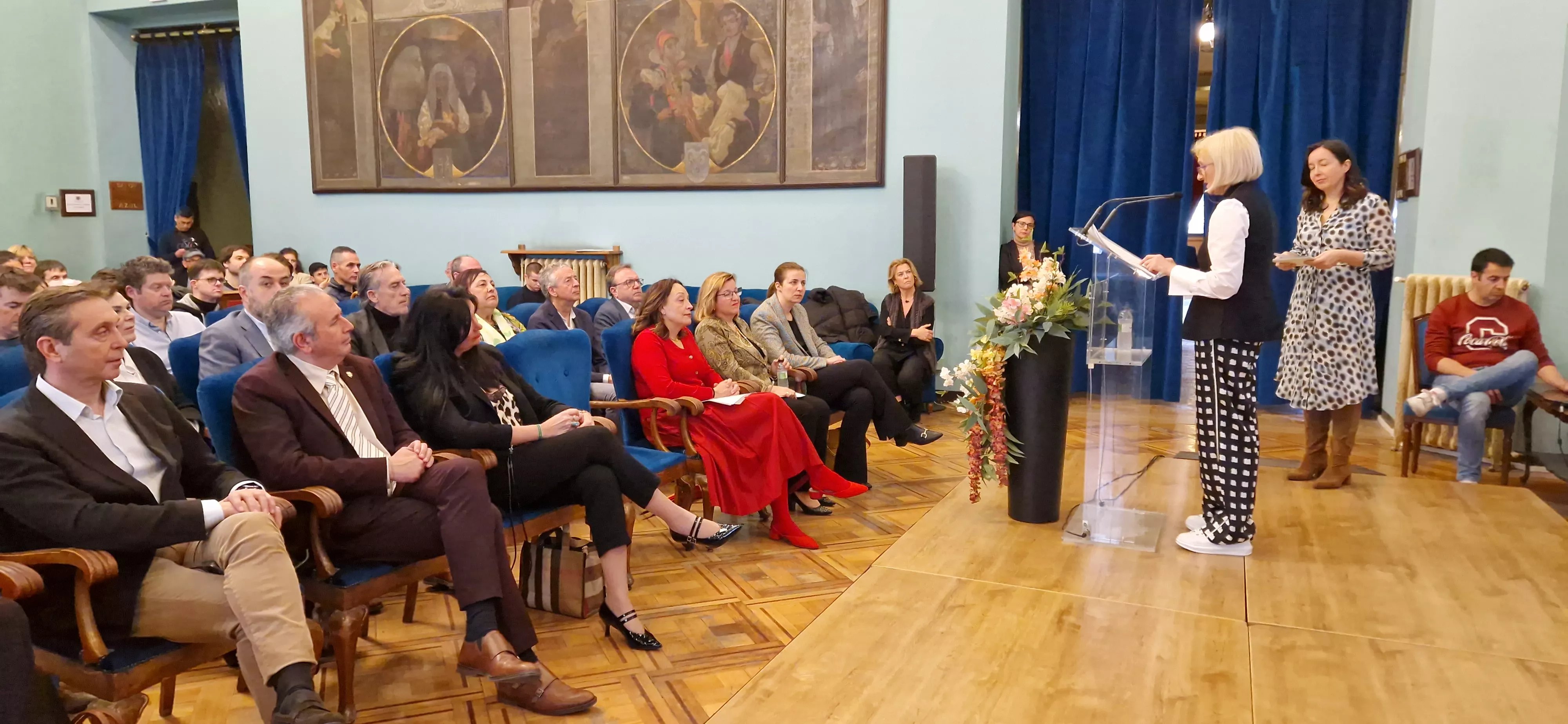 Nieves Doz, dirigiéndose a los asistentes en el Día Mundial del Síndrome de Down. Foto Myriam Martínez 