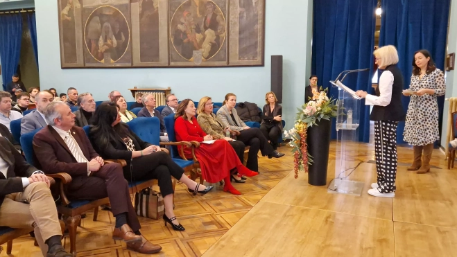 Nieves Doz, dirigiéndose a los asistentes en el Día Mundial del Síndrome de Down. Foto Myriam Martínez 