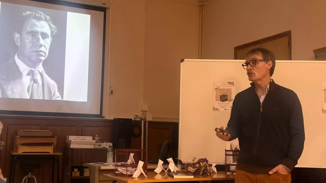 Víctor Juan durante su charla en la actividad de ARTEcuidados. Víctor Juan durante su charla en la actividad de ARTEcuidados.