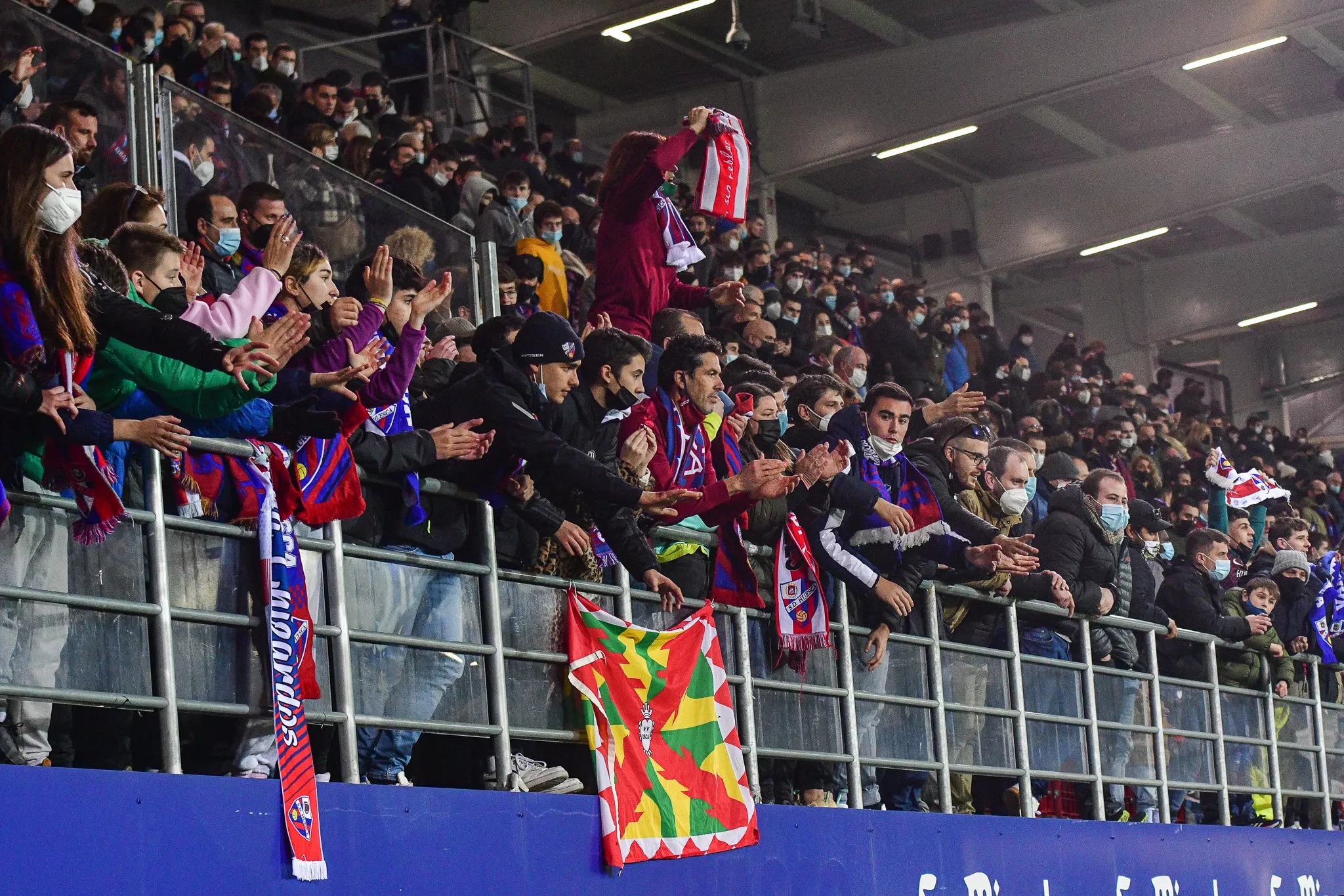 Afición del Huesca en Eibar. Foto: SD Huesca
