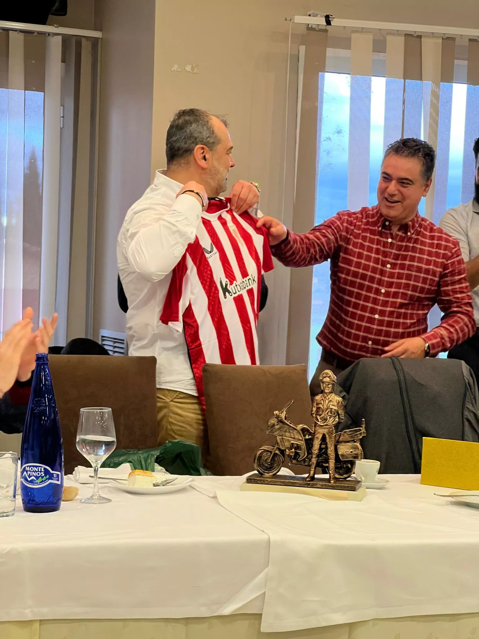 Homenaje al capitán Platero.