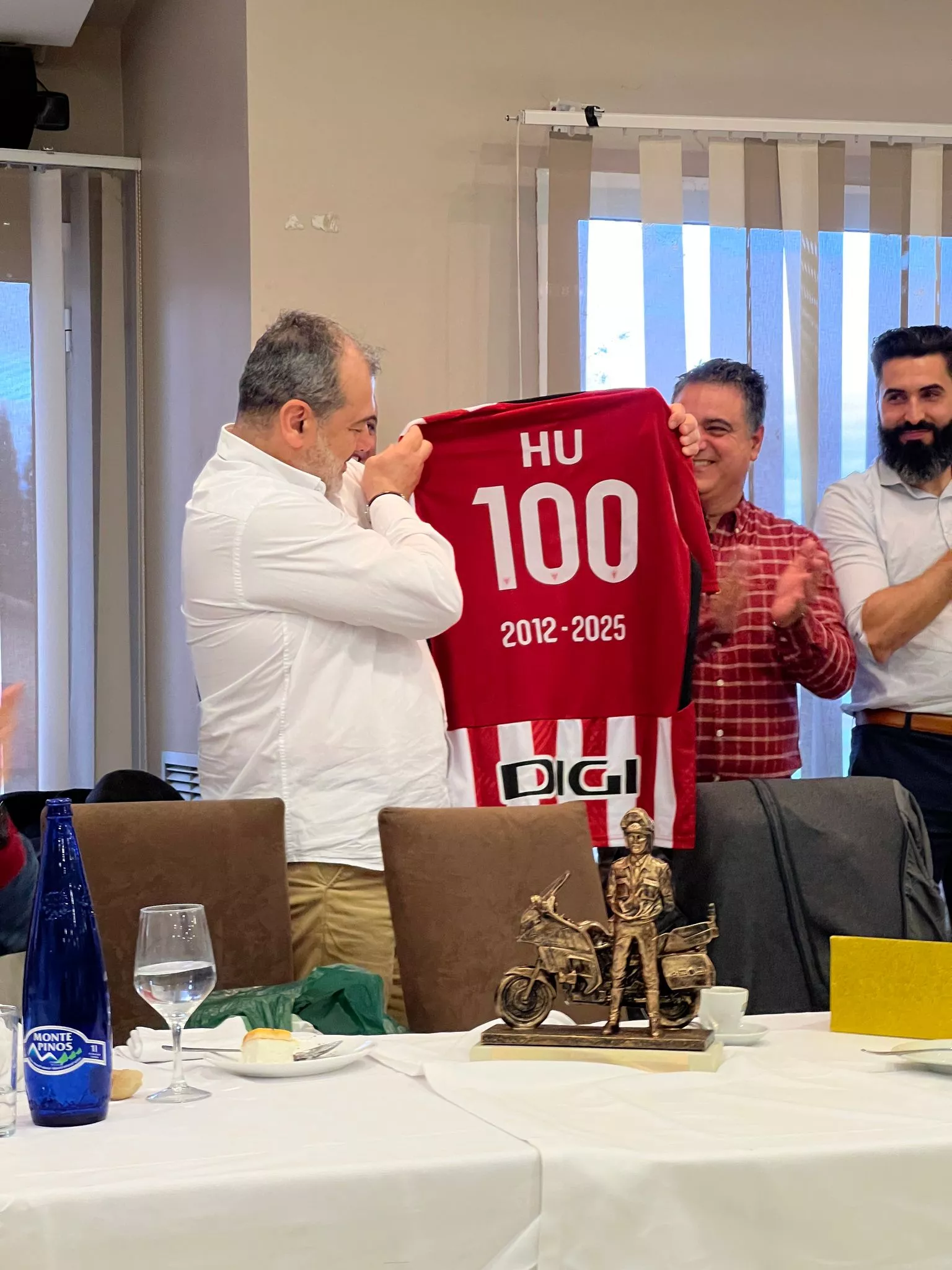 Homenaje al capitán Platero.