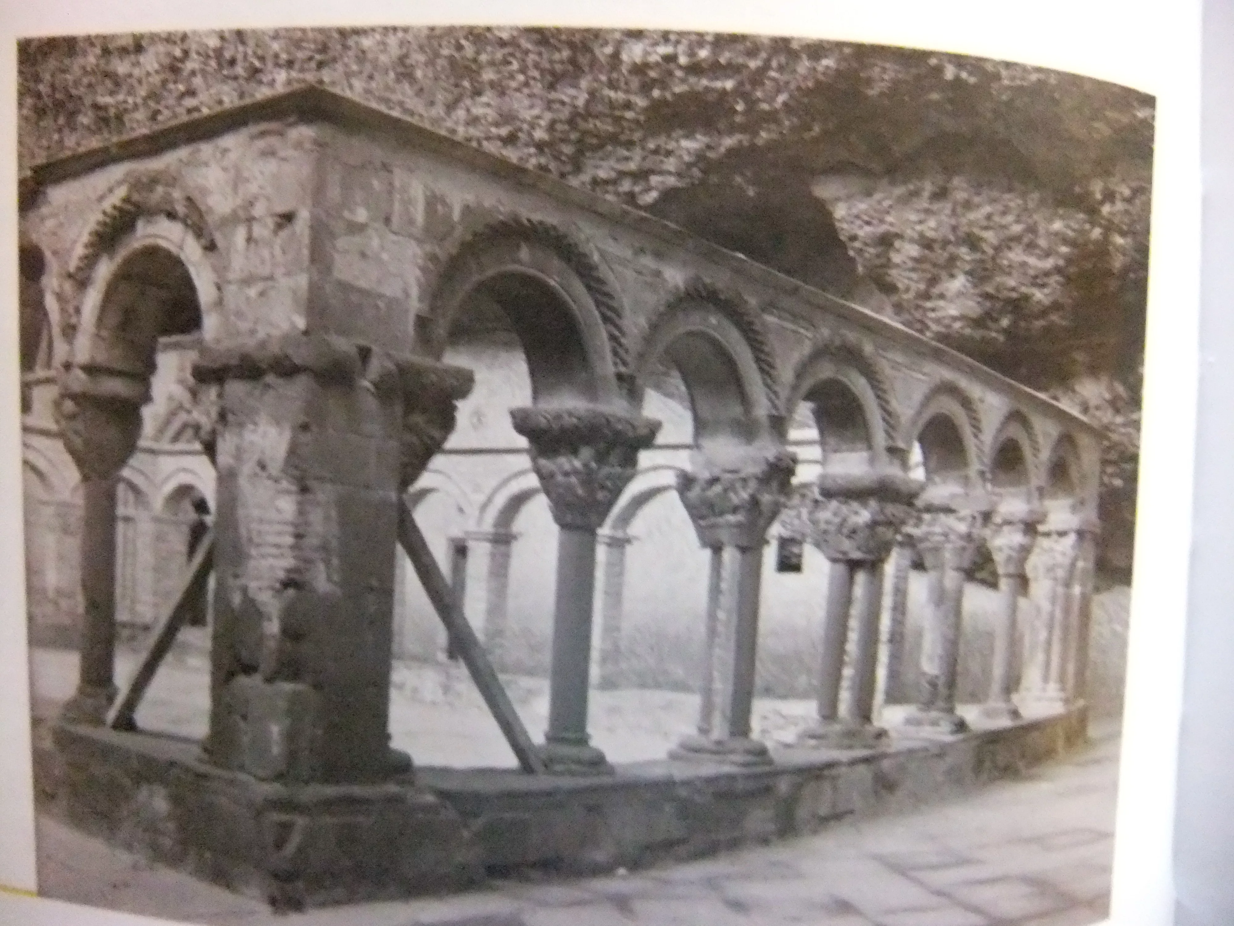 J. Gil Marraco 1920 Fototeca DPH. Actuación de Francisco Lamolla en claustro