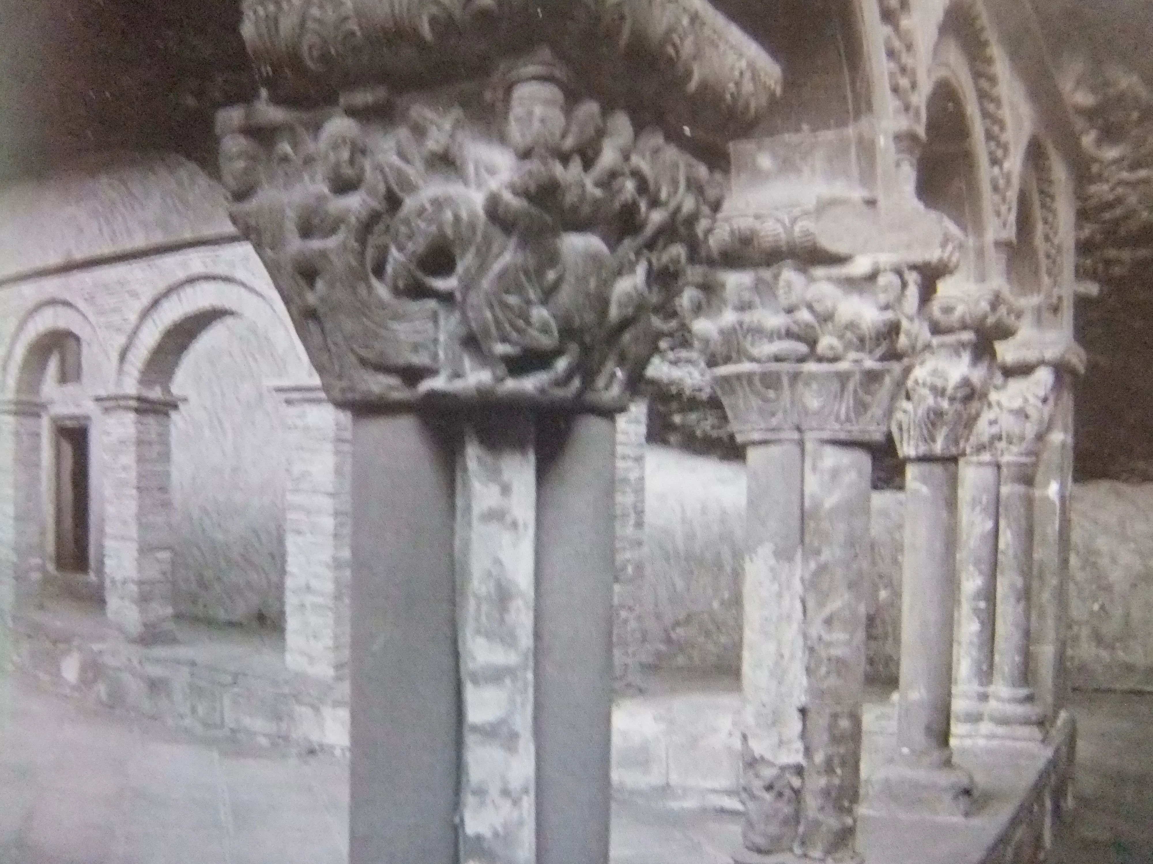 Ricardo Compairé 1913 y 1924 Capiteles del claustro del monasterio viejo