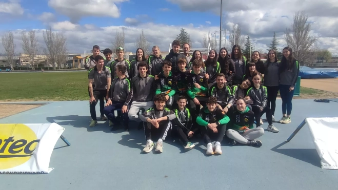 Voluntarios, entrenadores y profesores. Voluntarios, entrenadores y profesores.