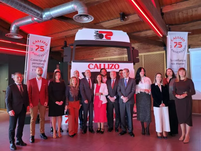La familia Callizo con las autoridades presentes en la celebración