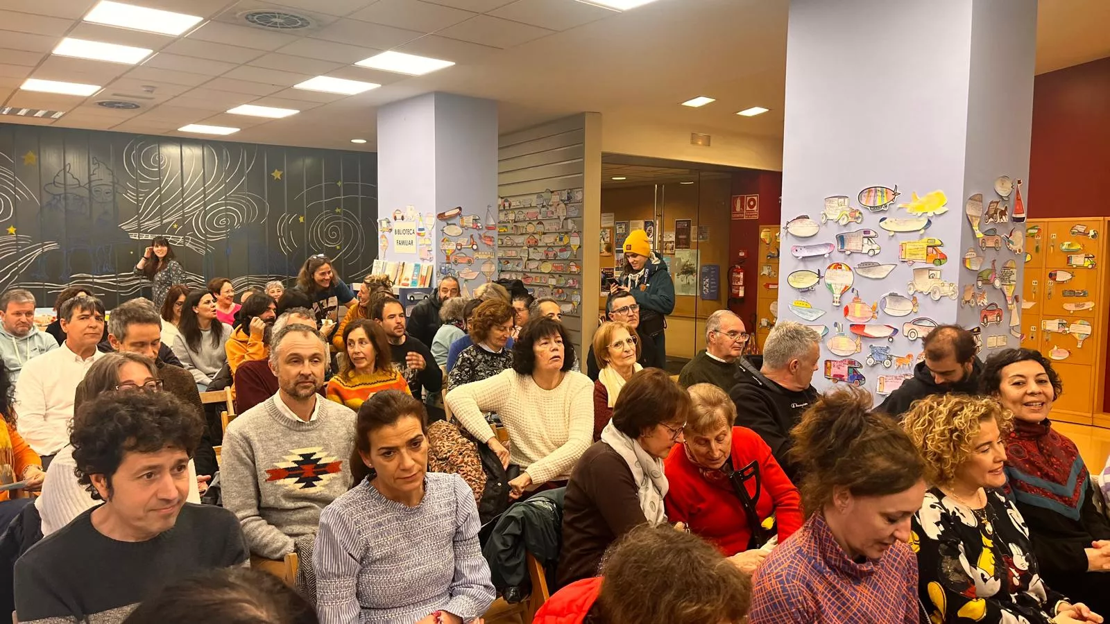 Día de la Poesía en la Biblioteca Durán Gudiol de Huesca con Versonoros y Andrea Otal. Foto Mercedes Manterola