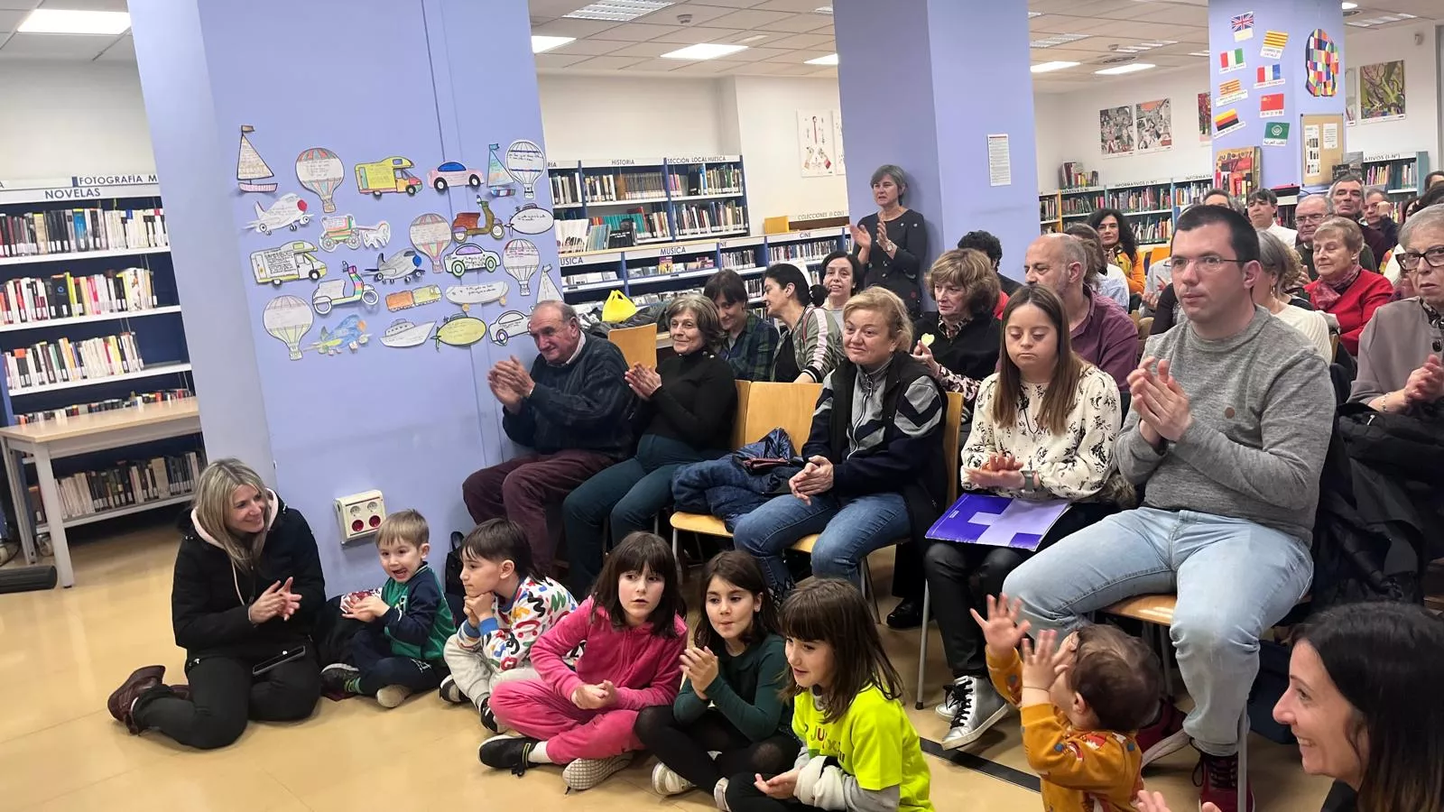 Día de la Poesía en la Biblioteca Durán Gudiol de Huesca con Versonoros y Andrea Otal. Foto Mercedes Manterola