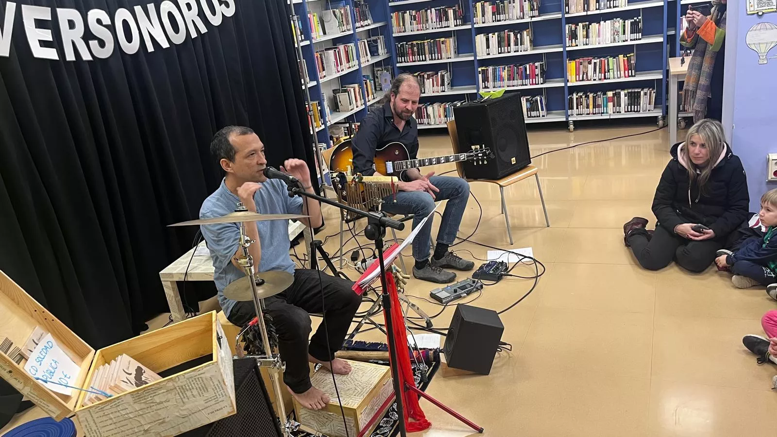 Día de la Poesía en la Biblioteca Durán Gudiol de Huesca con Versonoros y Andrea Otal. Foto Mercedes Manterola