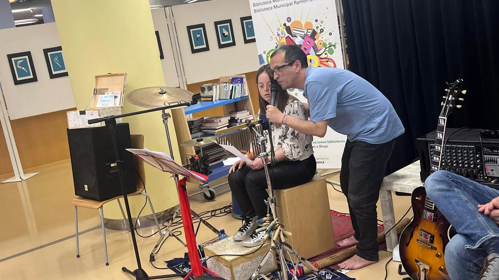 Día de la Poesía en la Biblioteca Durán Gudiol de Huesca con Versonoros y Andrea Otal. Foto Mercedes Manterola