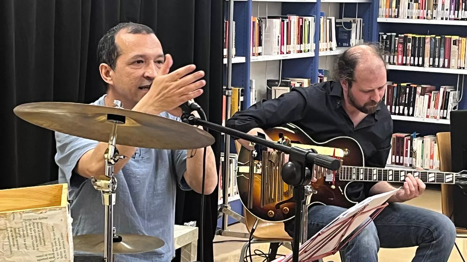 Día de la Poesía en la Biblioteca Durán Gudiol de Huesca con Versonoros y Andrea Otal. Foto Mercedes Manterola